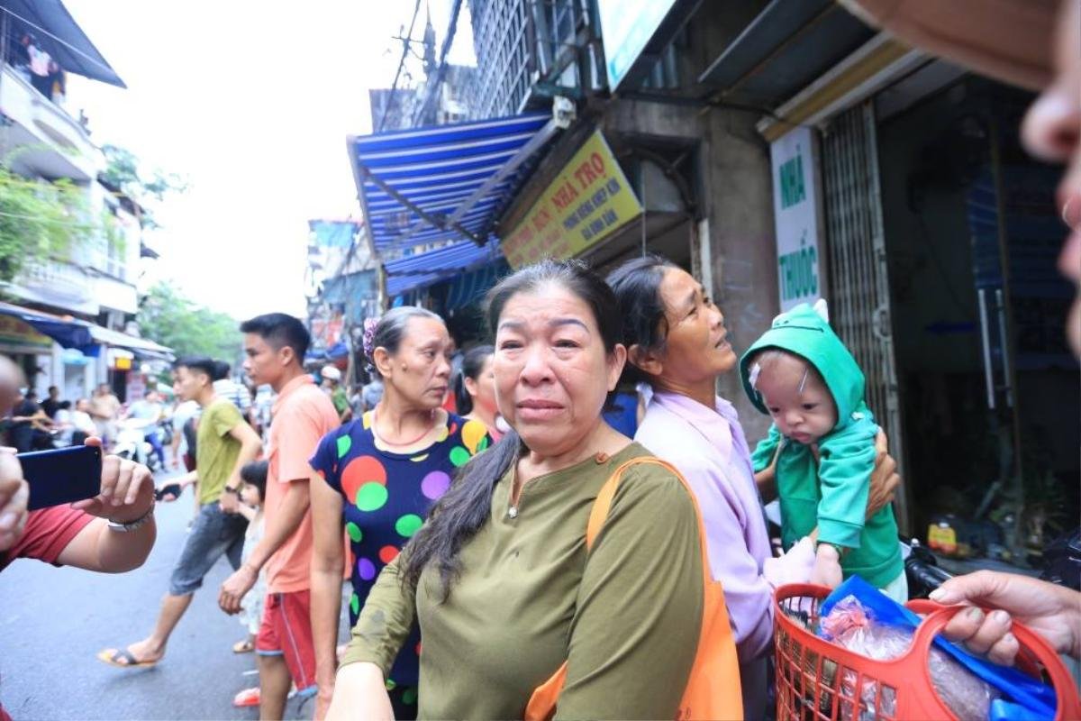 Bệnh nhân nghèo bơ vơ sau cháy lớn ở Đê La Thành: ‘Tài sản cháy hết rồi, tiền đâu mà thuê nhà nghỉ' Ảnh 5