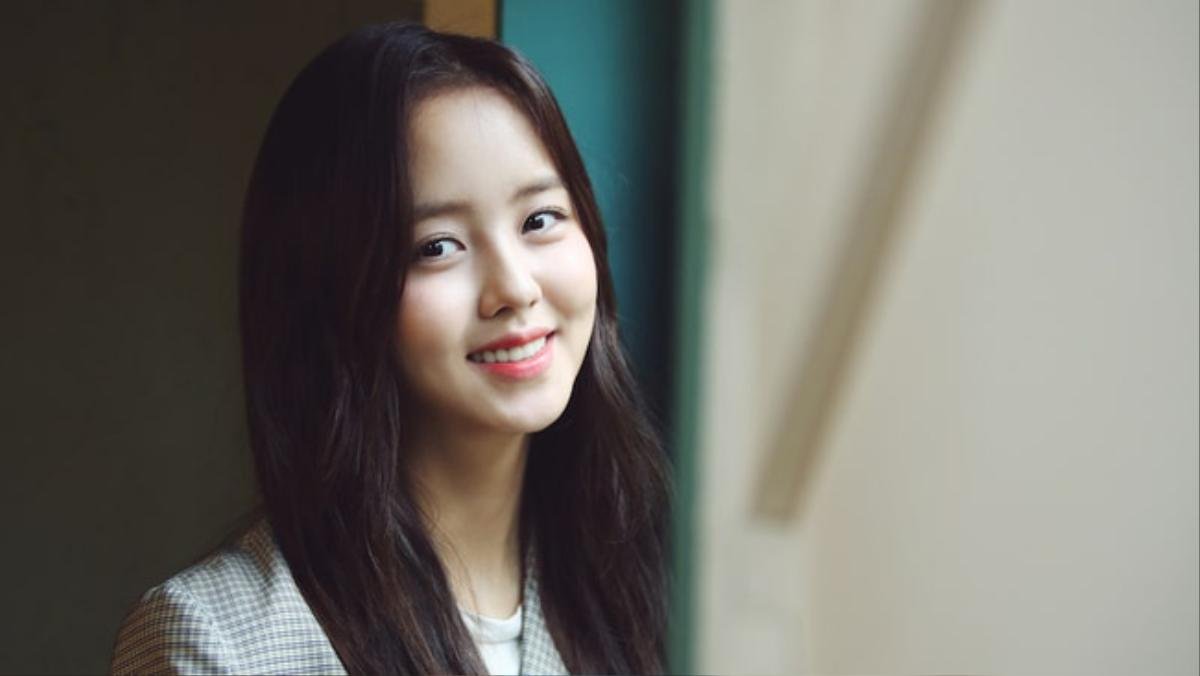 Được Kim So Hyun ngưỡng mộ - Son Ye Jin nói về trận chiến phòng vé với 'người tình màn ảnh' Jo In Sung và Cho Seung Woo sau 15 năm Ảnh 10