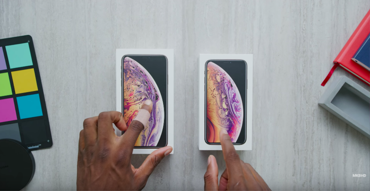 Mở hộp iPhone Xs và iPhone Xs Max phiên bản màu vàng đầu tiên trên thế giới Ảnh 1