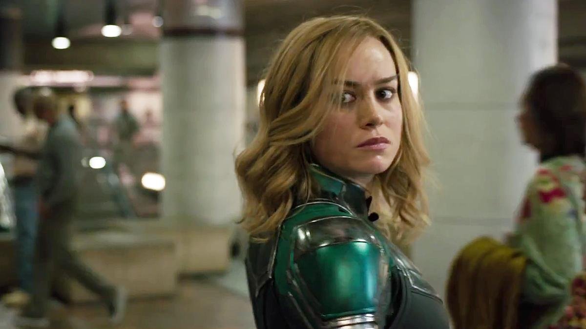 Mổ xẻ trailer 'Captain Marvel': Siêu anh hùng đấm bà già, rộ nghi vấn Batman xuất hiện Ảnh 3