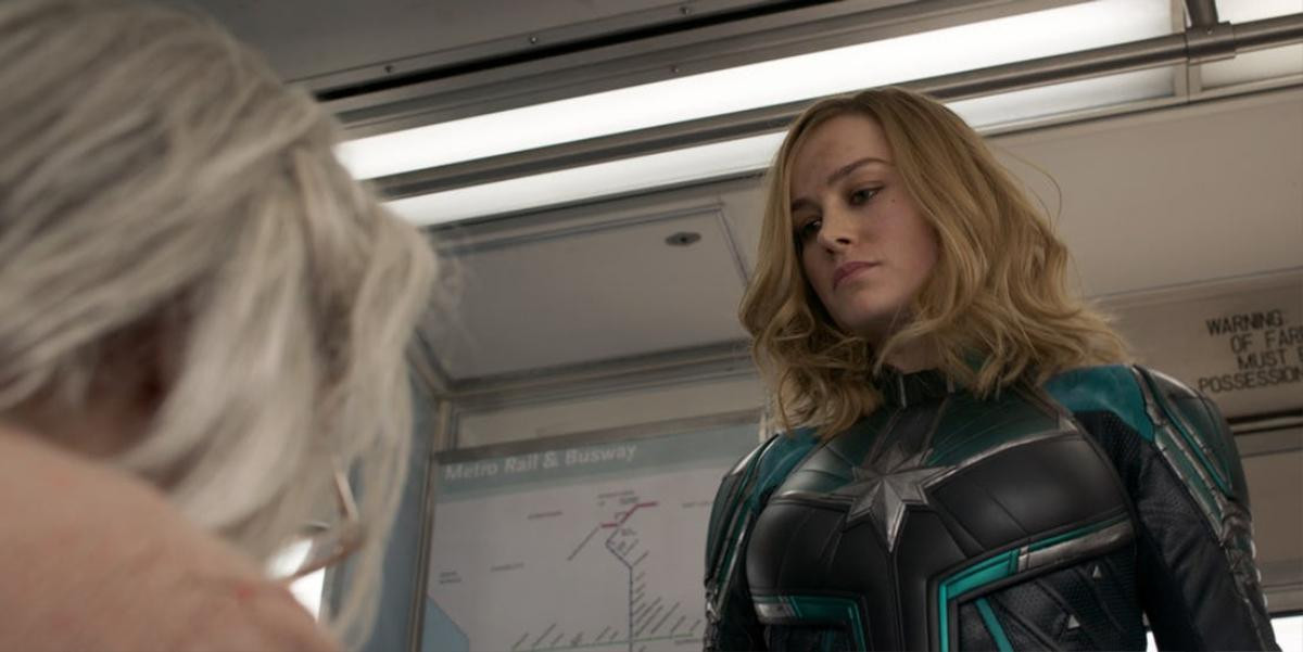 Tại sao trong trailer, 'Captain Marvel' lại thẳng tay đánh cả người già thế kia? Ảnh 1