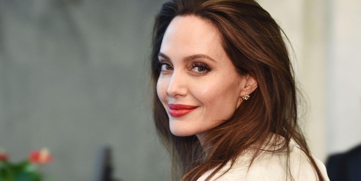 Hot: Angelina Jolie đã tổ chức hôn lễ bí mật cùng người tình tỷ phú sau khi chia tay Brad Pitt? Ảnh 2