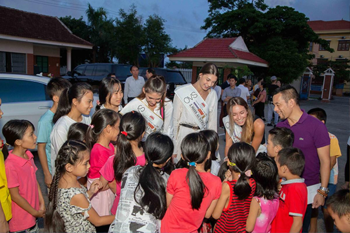 Tân Hoa hậu Áo 2018 Daniela Zivkov: Không thể tin được Áo dài lại đẹp như thế! Ảnh 7