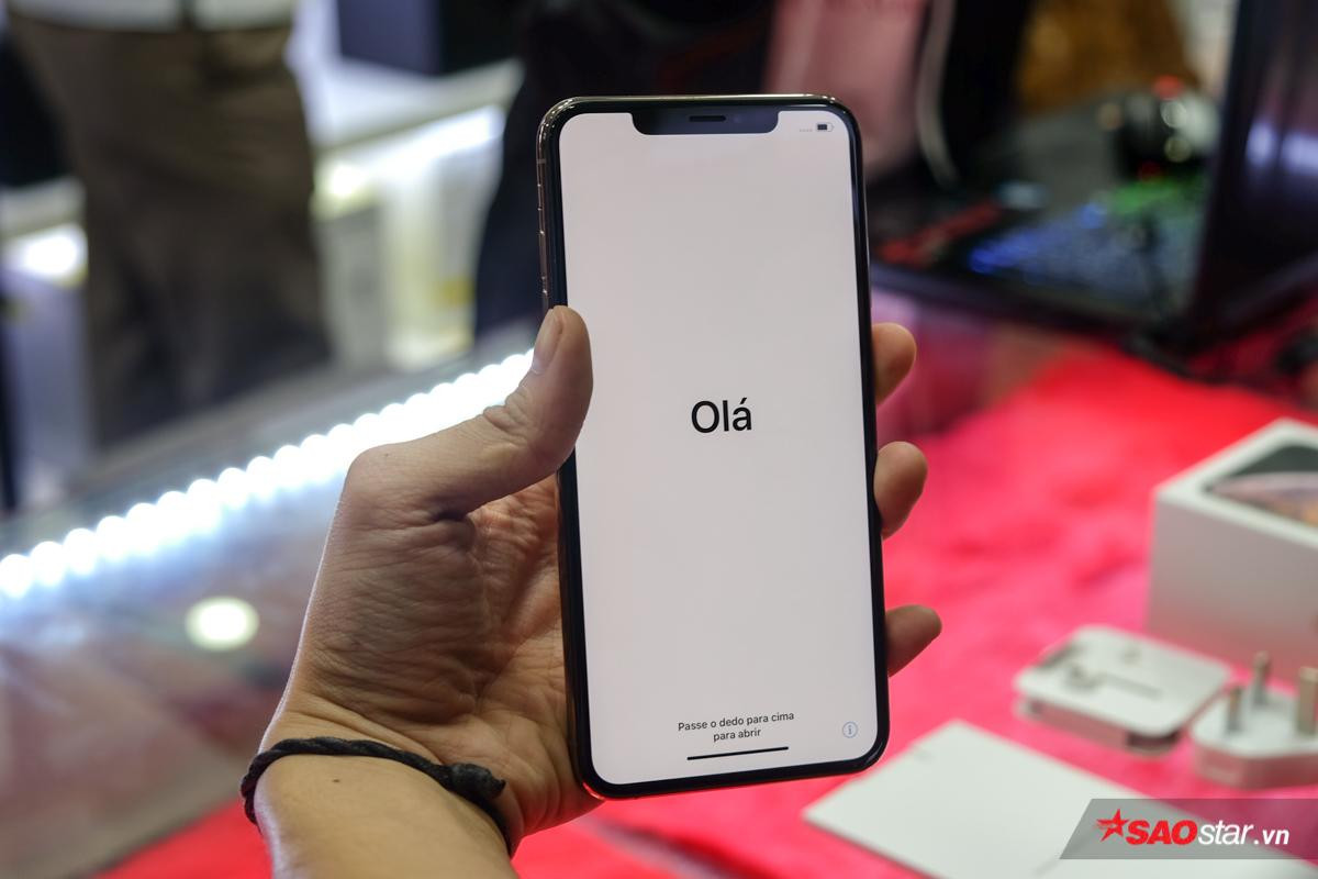 Cận cảnh iPhone Xs Max vàng đầu tiên tại Việt Nam, giá lên tới 79 triệu đồng Ảnh 4