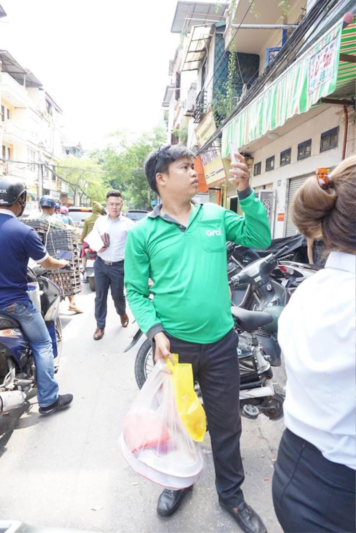 Ông lão 'khai sinh' tiệm bánh trung thu Bảo Phương tiết lộ 3 bí kiếp khiến năm nào khách cũng xếp hàng dài chờ đợi trong vui vẻ Ảnh 5