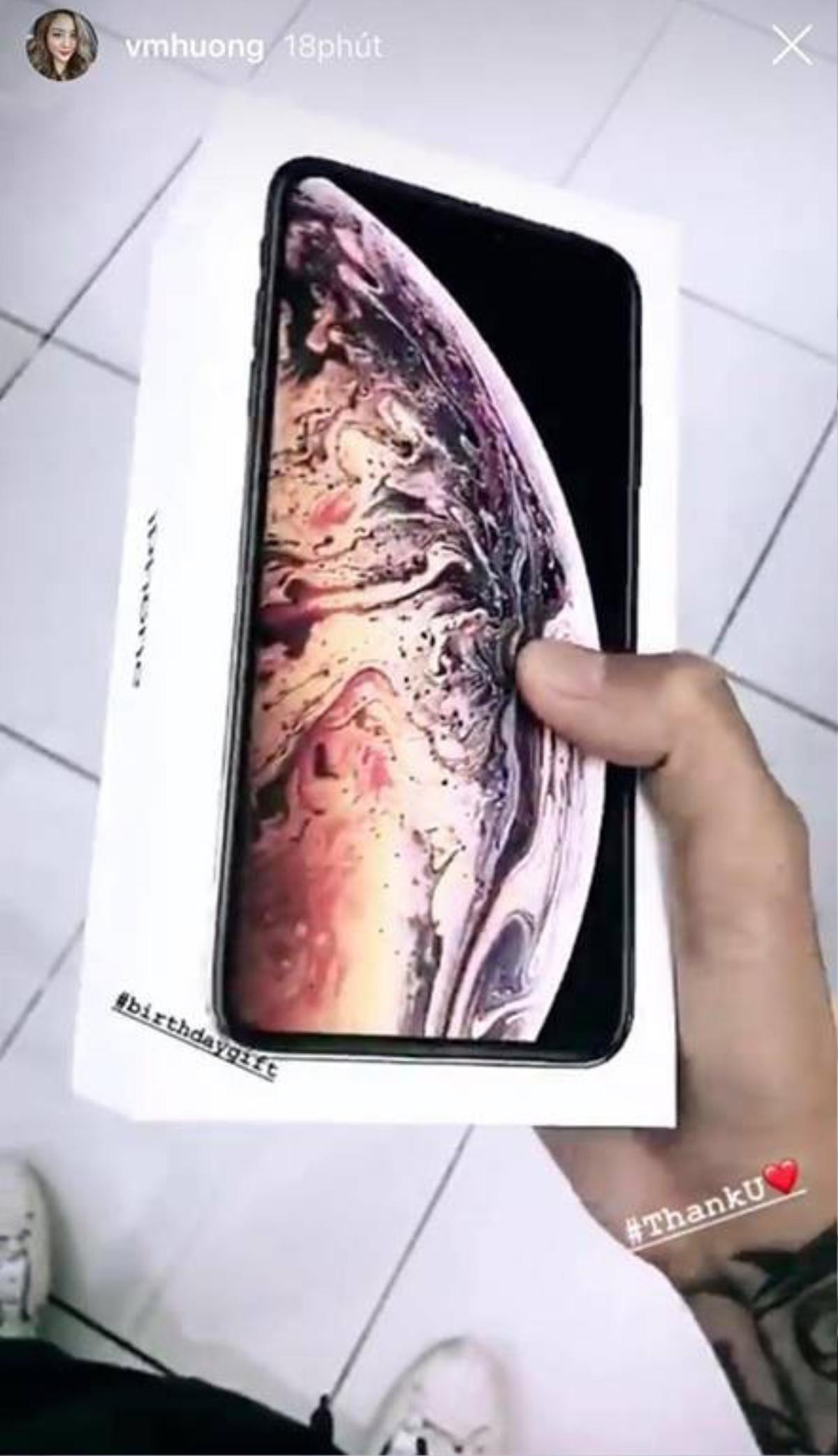 Đã có sao Việt đầu tiên sở hữu iPhone Xs Max vừa mới bán ra sáng nay Ảnh 1