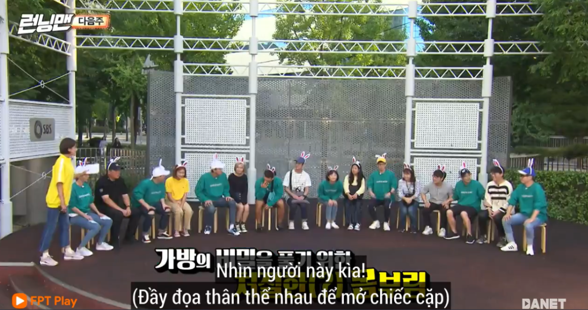 Running Man tập 419: Hé lộ bí mật về chiếc cặp trong 'Chuyến giao hàng nguy hiểm' Ảnh 10