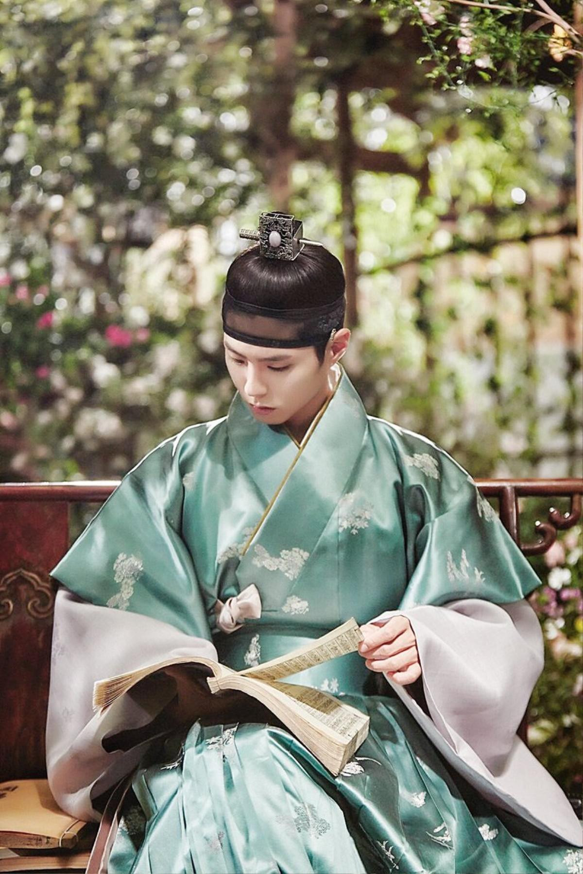 BXH nam ngôi sao mặc Hanbok đẹp nhất: Park Bo Gum - Kang Daniel (Wanna One) bỏ xa Park Seo Joon và V (BTS) Ảnh 6