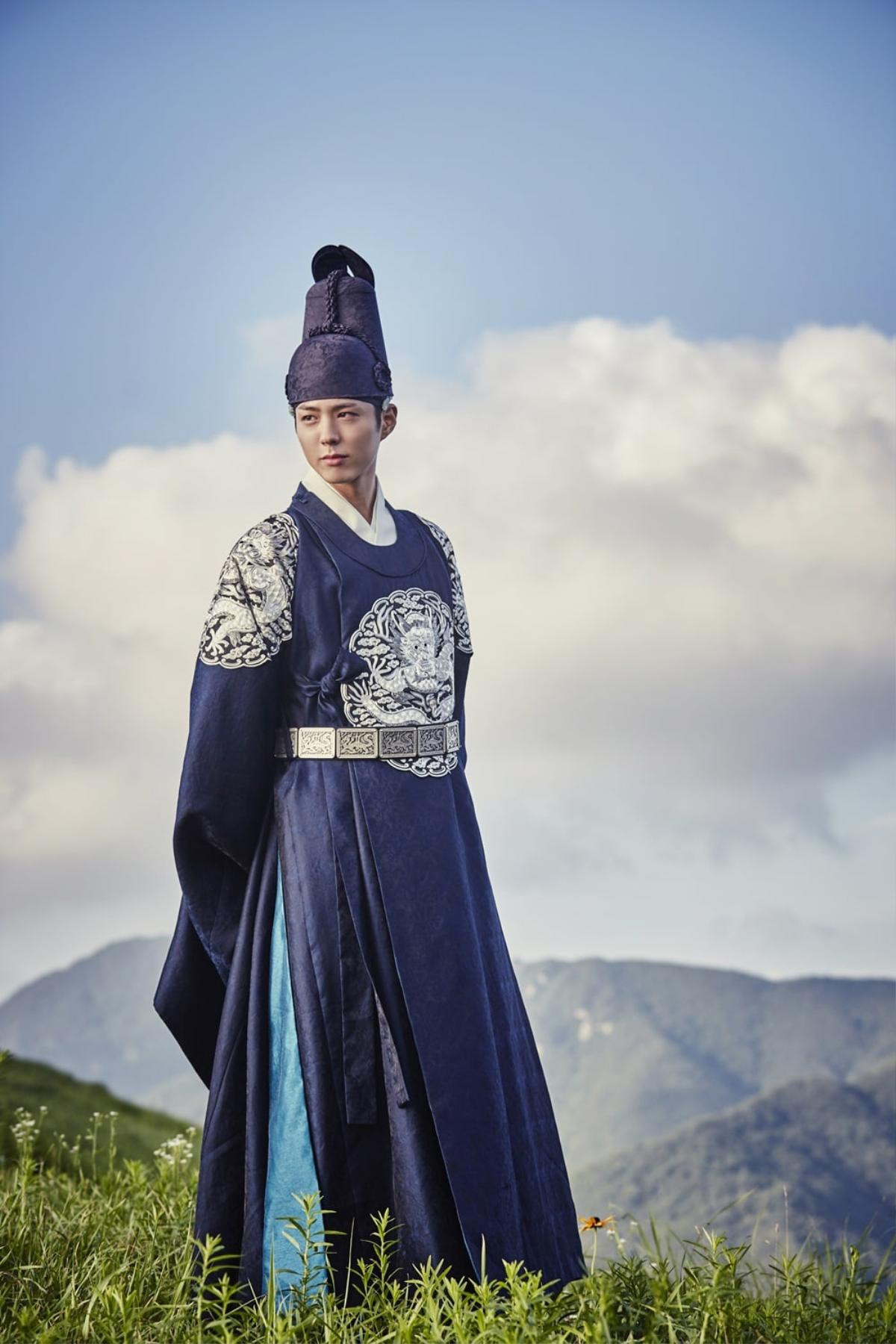 BXH nam ngôi sao mặc Hanbok đẹp nhất: Park Bo Gum - Kang Daniel (Wanna One) bỏ xa Park Seo Joon và V (BTS) Ảnh 1