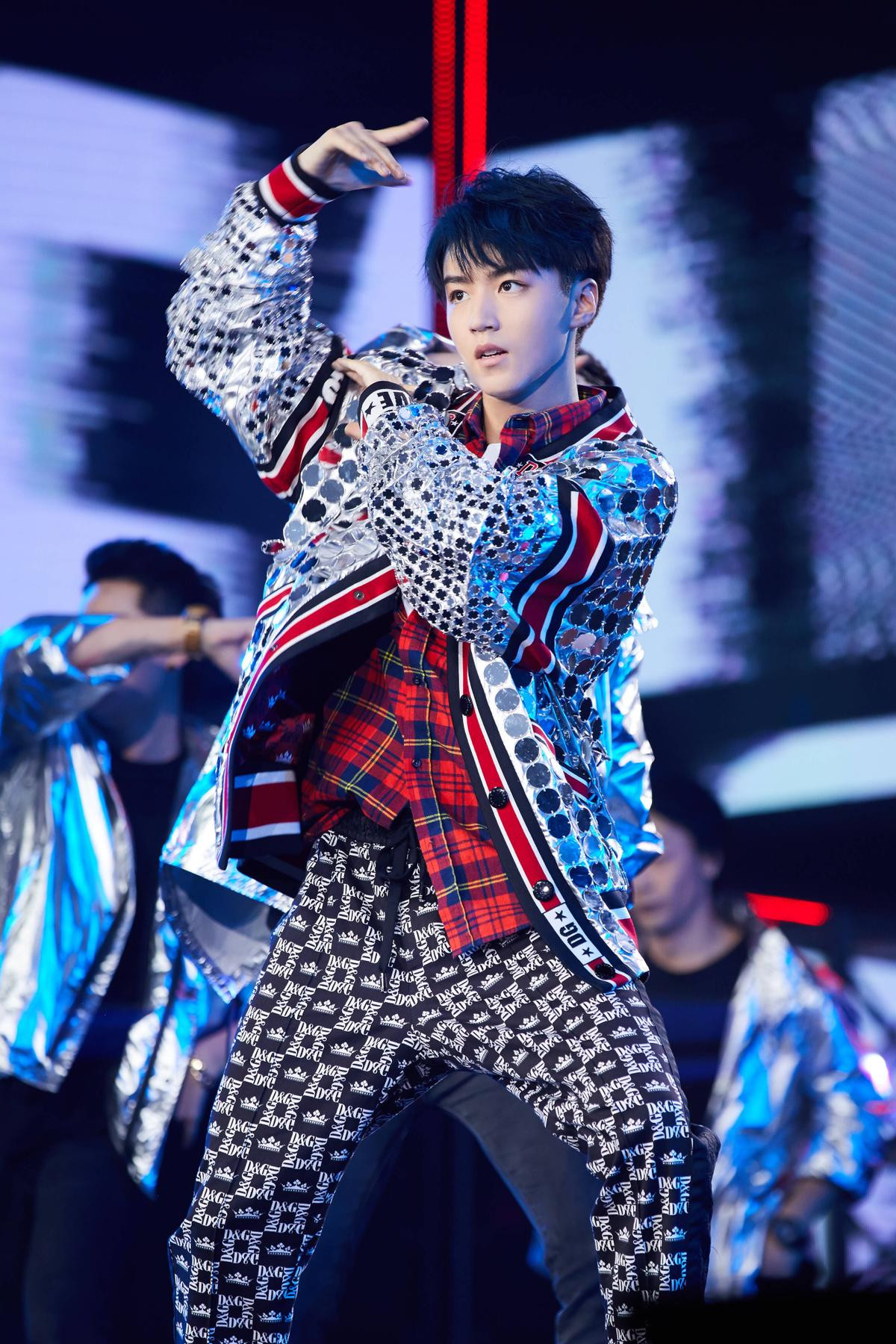 Hậu concert sinh nhật 19, Vương Tuấn Khải (TFBOYS) vội vã đăng ảnh tự sướng và gửi lời nhắn nhủ người hâm mộ Ảnh 12