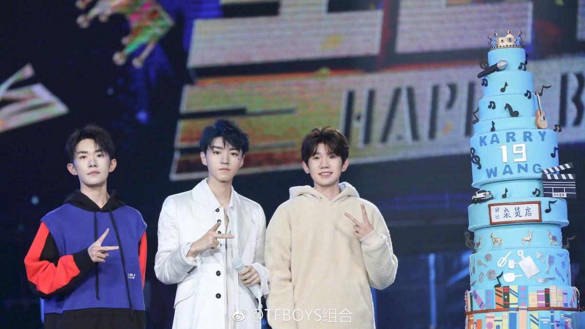 Hậu concert sinh nhật 19, Vương Tuấn Khải (TFBOYS) vội vã đăng ảnh tự sướng và gửi lời nhắn nhủ người hâm mộ Ảnh 1