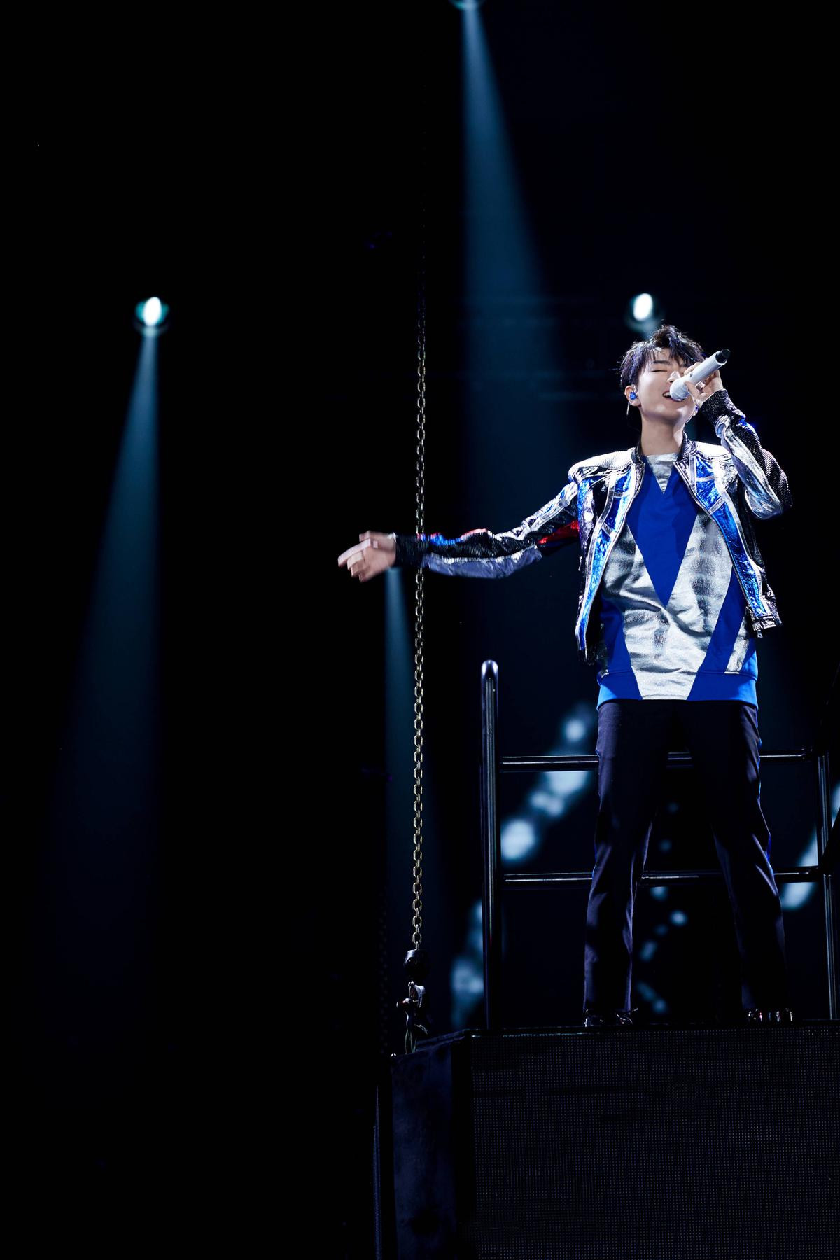 Hậu concert sinh nhật 19, Vương Tuấn Khải (TFBOYS) vội vã đăng ảnh tự sướng và gửi lời nhắn nhủ người hâm mộ Ảnh 14