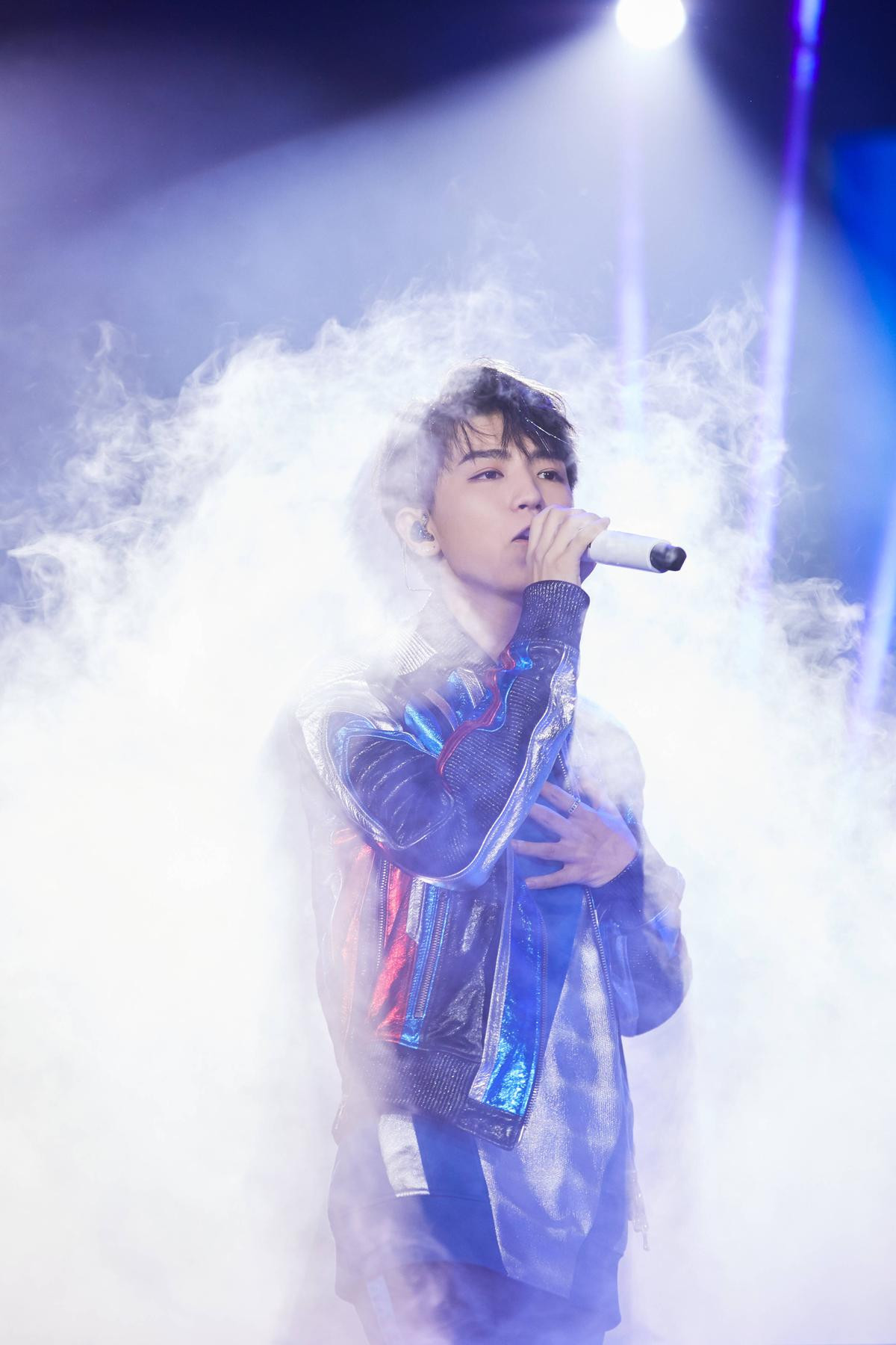 Hậu concert sinh nhật 19, Vương Tuấn Khải (TFBOYS) vội vã đăng ảnh tự sướng và gửi lời nhắn nhủ người hâm mộ Ảnh 9