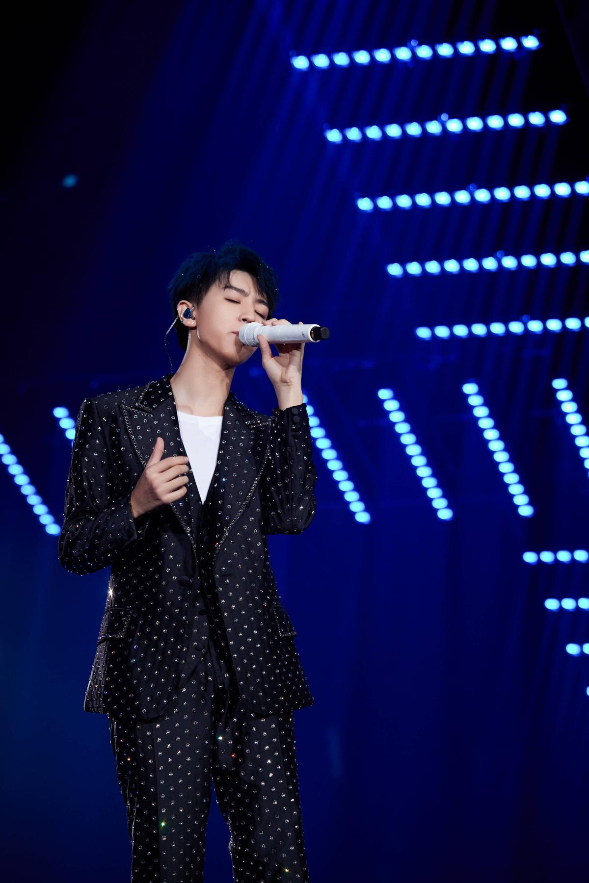 Hậu concert sinh nhật 19, Vương Tuấn Khải (TFBOYS) vội vã đăng ảnh tự sướng và gửi lời nhắn nhủ người hâm mộ Ảnh 20