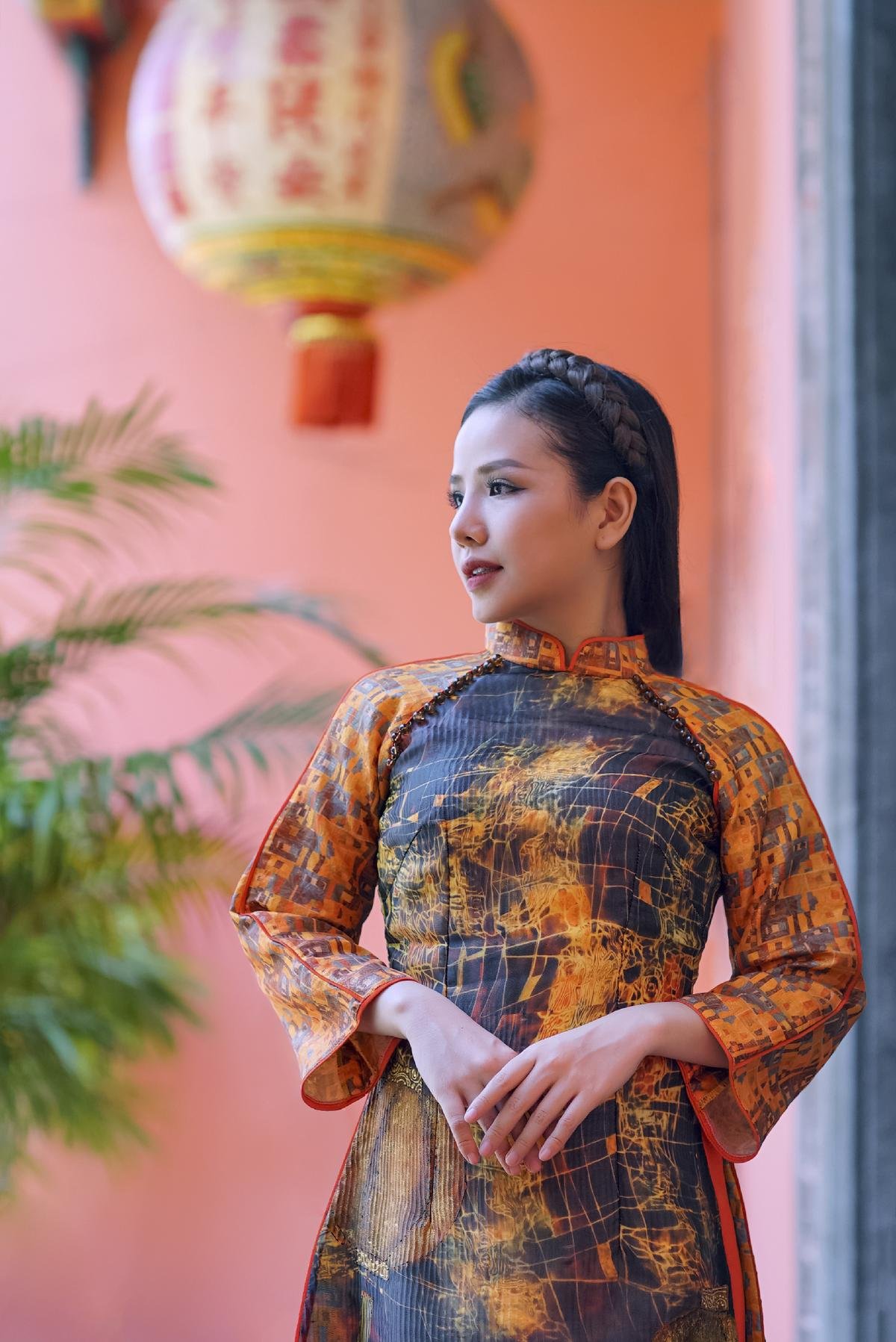 Á quân Thần tượng Bolero 2018 - Thúy Anh đẹp sắc sảo khi dạo phố Trung thu Ảnh 7