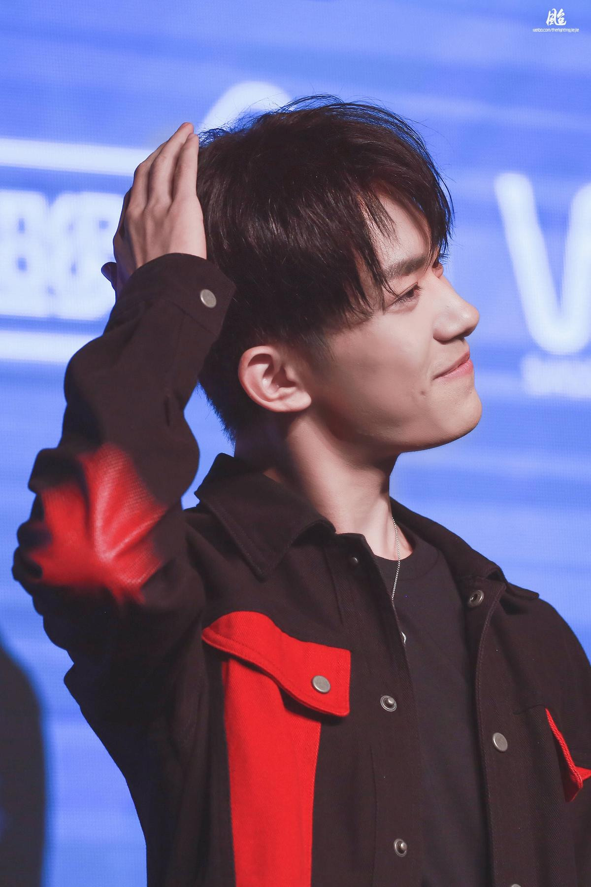 Đứng tim trước nụ cười tắt nắng của Dịch Dương Thiên Tỉ (TFBOYS) Ảnh 18