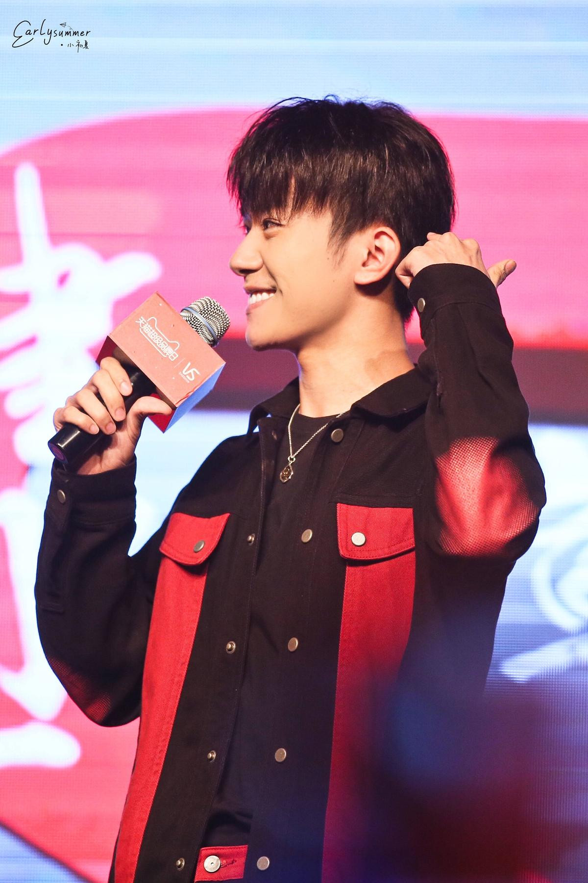 Đứng tim trước nụ cười tắt nắng của Dịch Dương Thiên Tỉ (TFBOYS) Ảnh 15