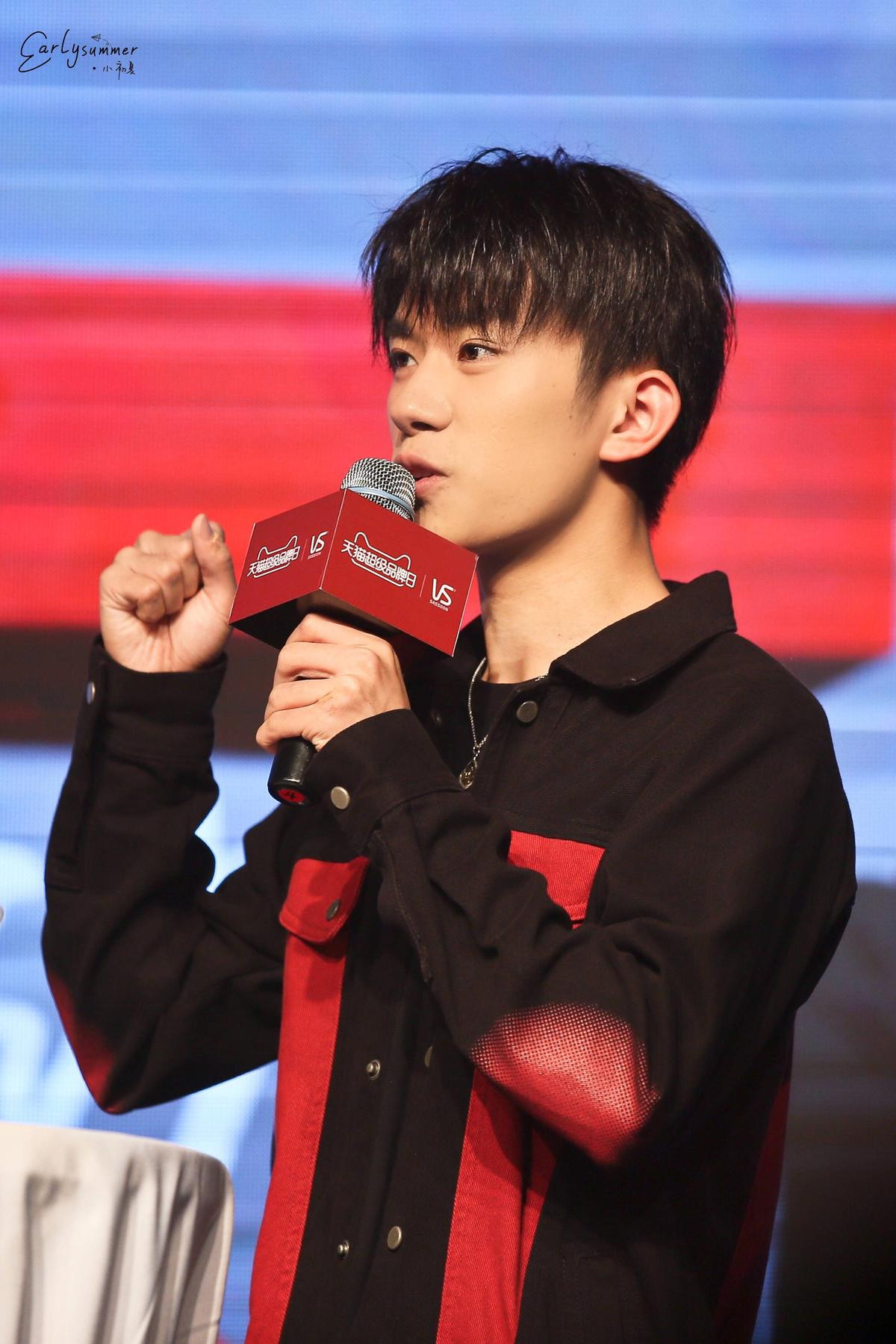 Đứng tim trước nụ cười tắt nắng của Dịch Dương Thiên Tỉ (TFBOYS) Ảnh 14