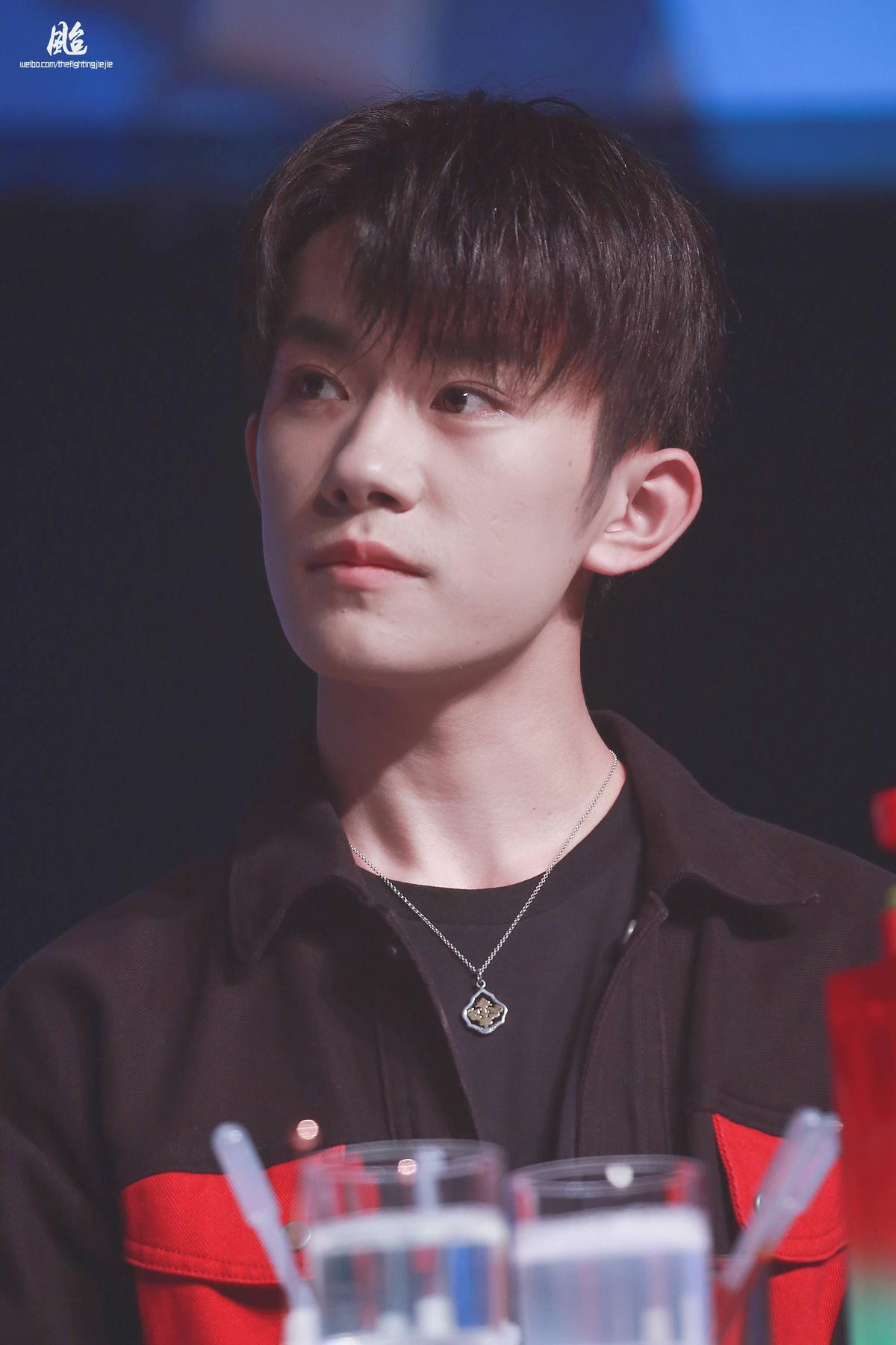 Đứng tim trước nụ cười tắt nắng của Dịch Dương Thiên Tỉ (TFBOYS) Ảnh 30