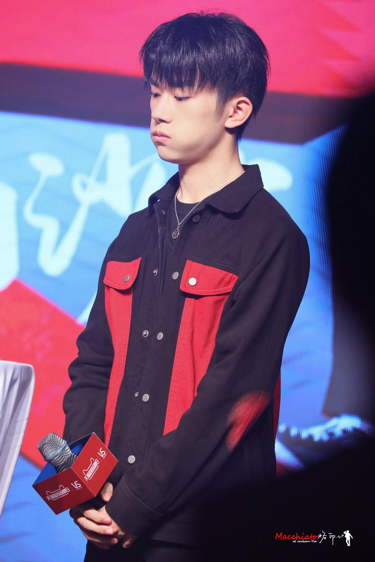 Đứng tim trước nụ cười tắt nắng của Dịch Dương Thiên Tỉ (TFBOYS) Ảnh 20