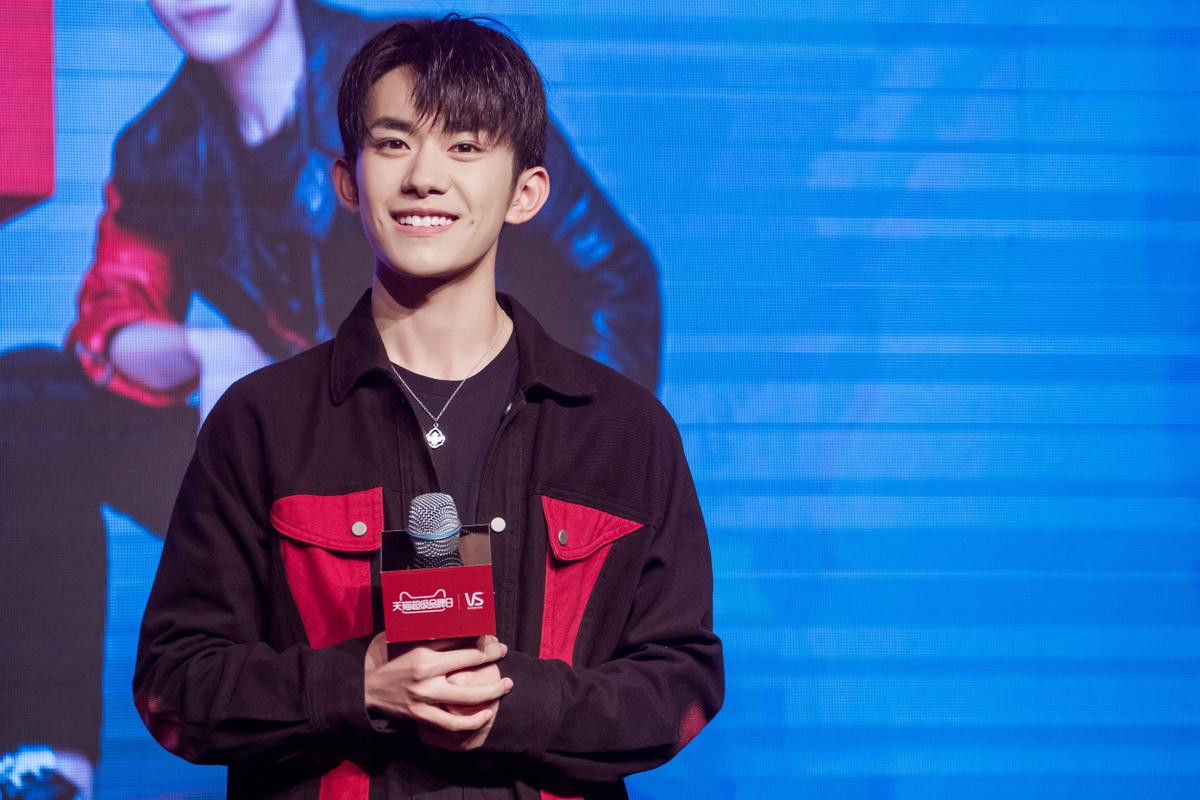 Đứng tim trước nụ cười tắt nắng của Dịch Dương Thiên Tỉ (TFBOYS) Ảnh 2