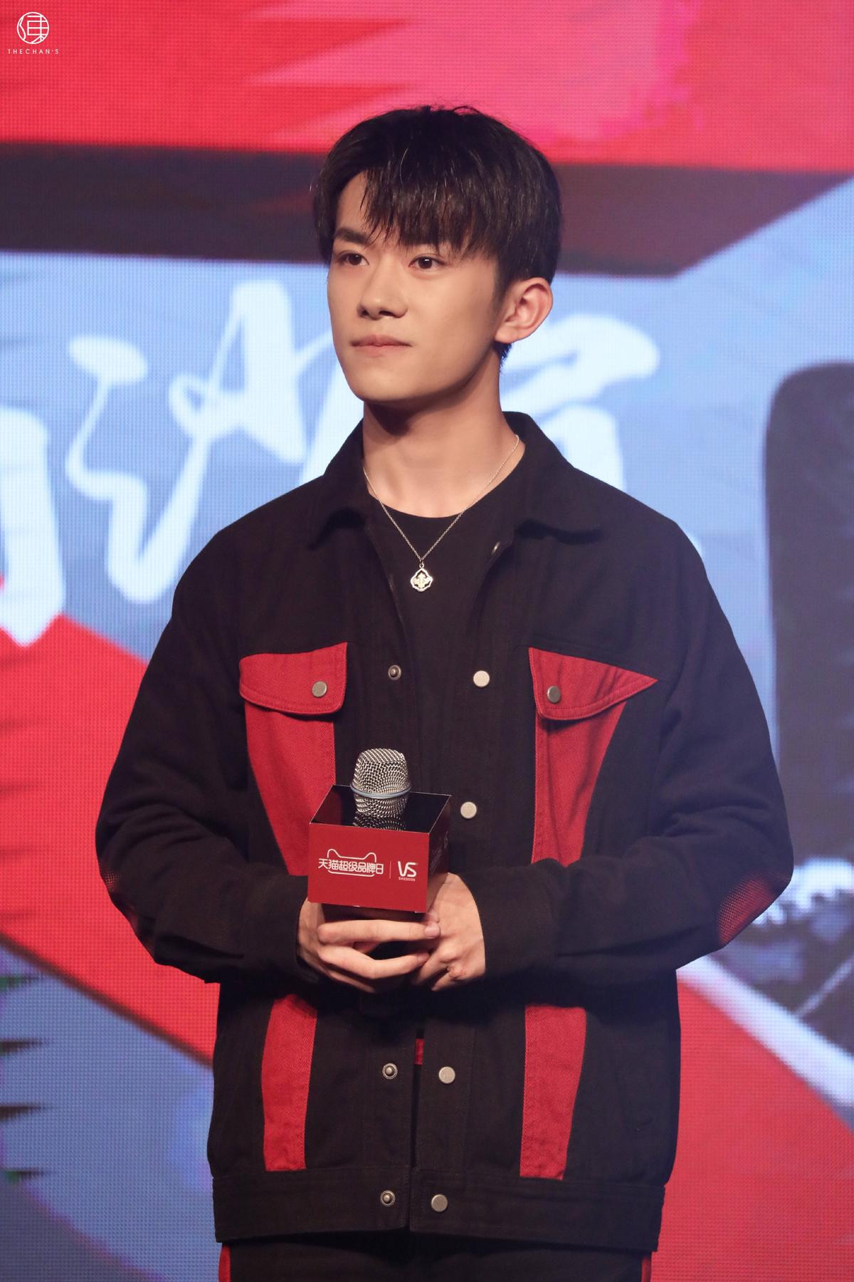 Đứng tim trước nụ cười tắt nắng của Dịch Dương Thiên Tỉ (TFBOYS) Ảnh 23