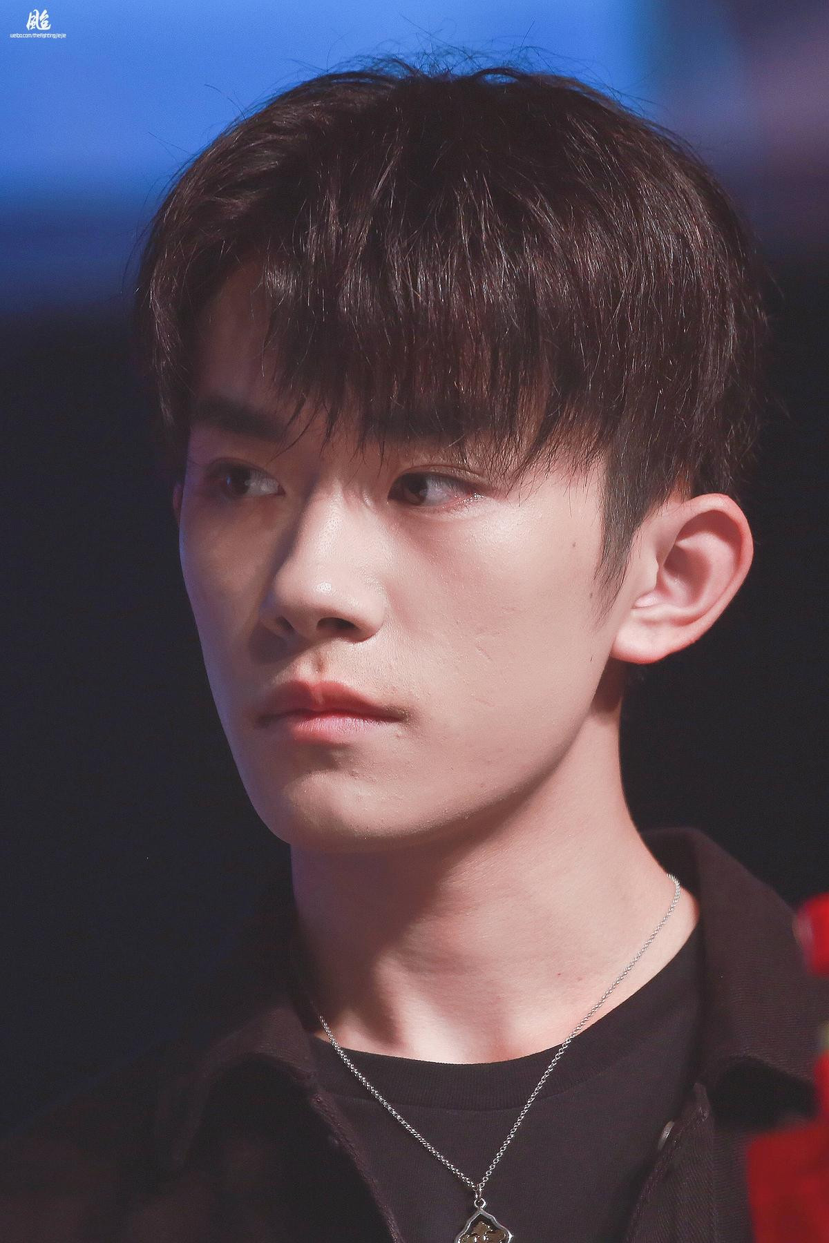 Đứng tim trước nụ cười tắt nắng của Dịch Dương Thiên Tỉ (TFBOYS) Ảnh 32