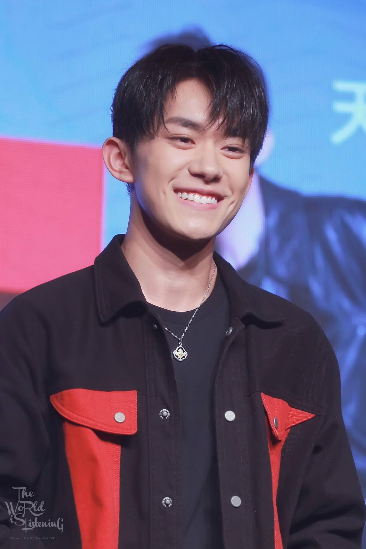 Đứng tim trước nụ cười tắt nắng của Dịch Dương Thiên Tỉ (TFBOYS) Ảnh 1