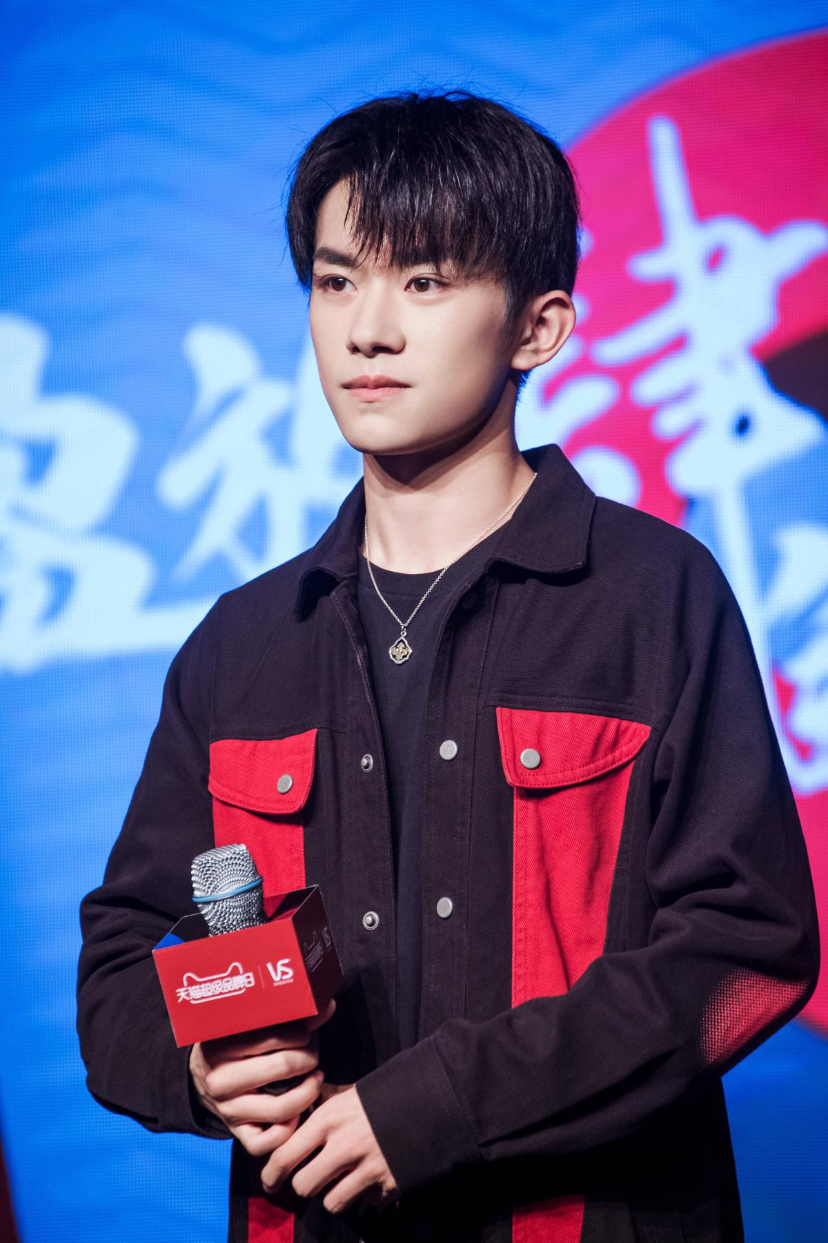 Đứng tim trước nụ cười tắt nắng của Dịch Dương Thiên Tỉ (TFBOYS) Ảnh 6