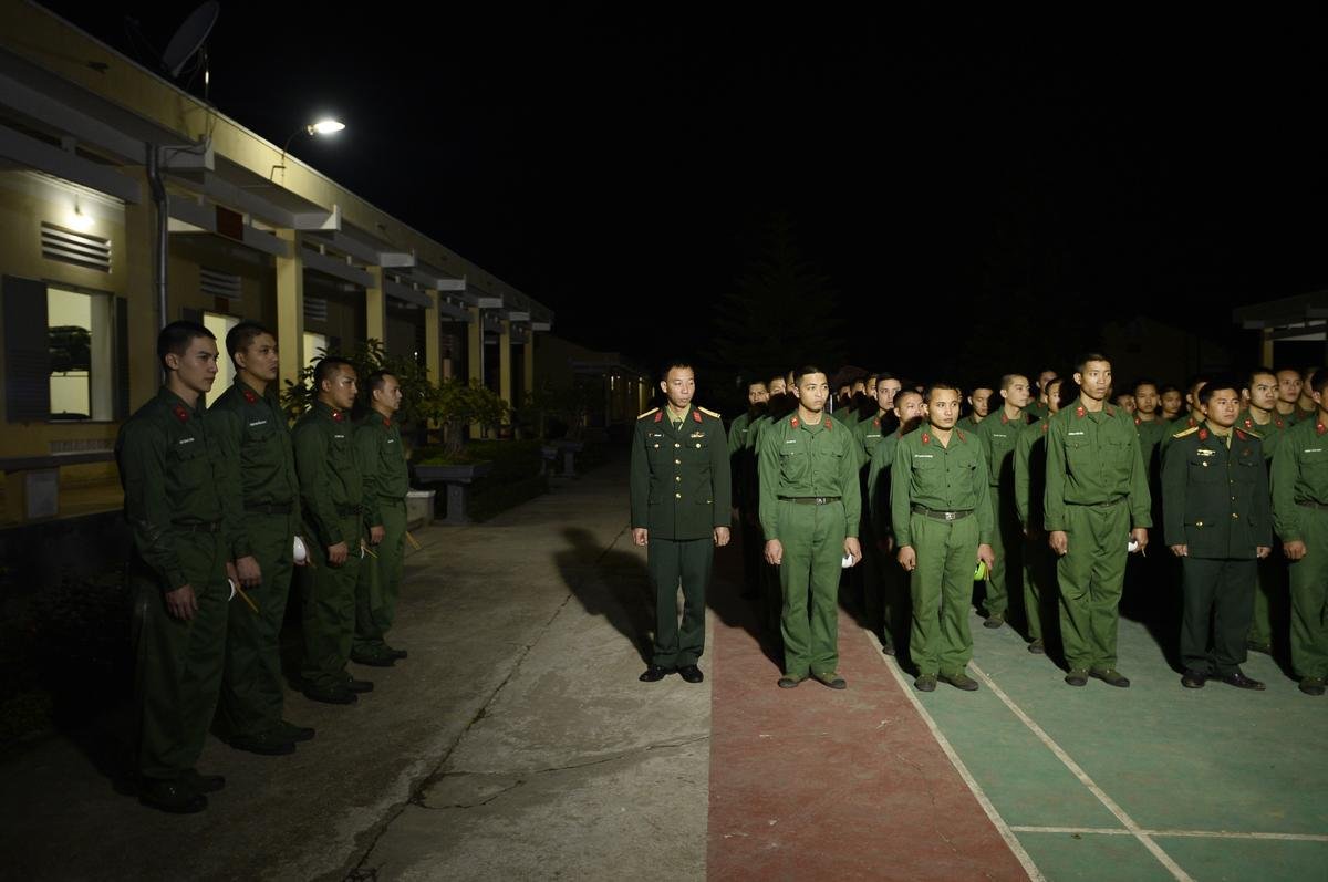 'Đóng quảng cáo' trong nhà tắm, Ưng Đại Vệ - Châu Khải Phong khiến đồng đội 'mỏi mòn' chờ cơm Ảnh 6