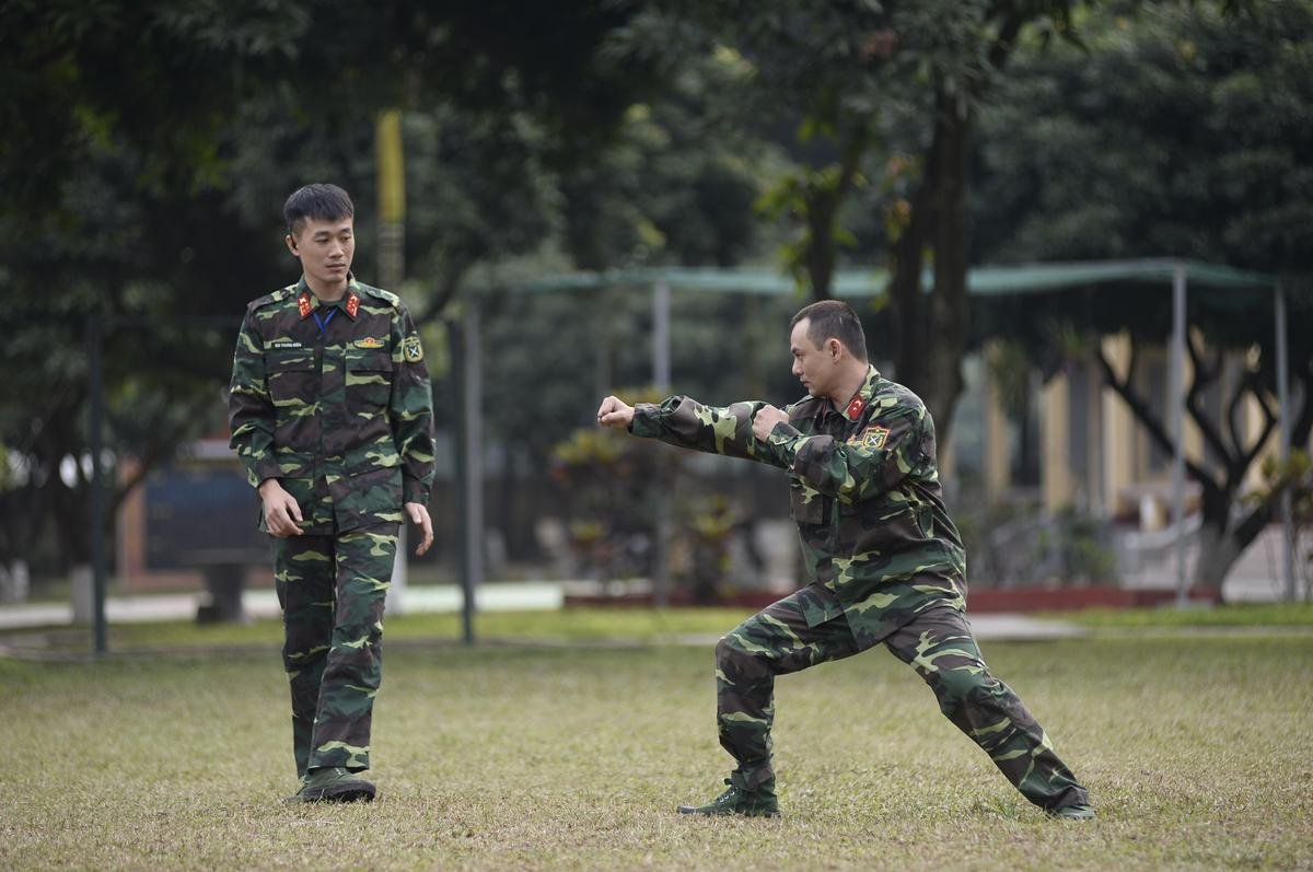 'Đóng quảng cáo' trong nhà tắm, Ưng Đại Vệ - Châu Khải Phong khiến đồng đội 'mỏi mòn' chờ cơm Ảnh 7