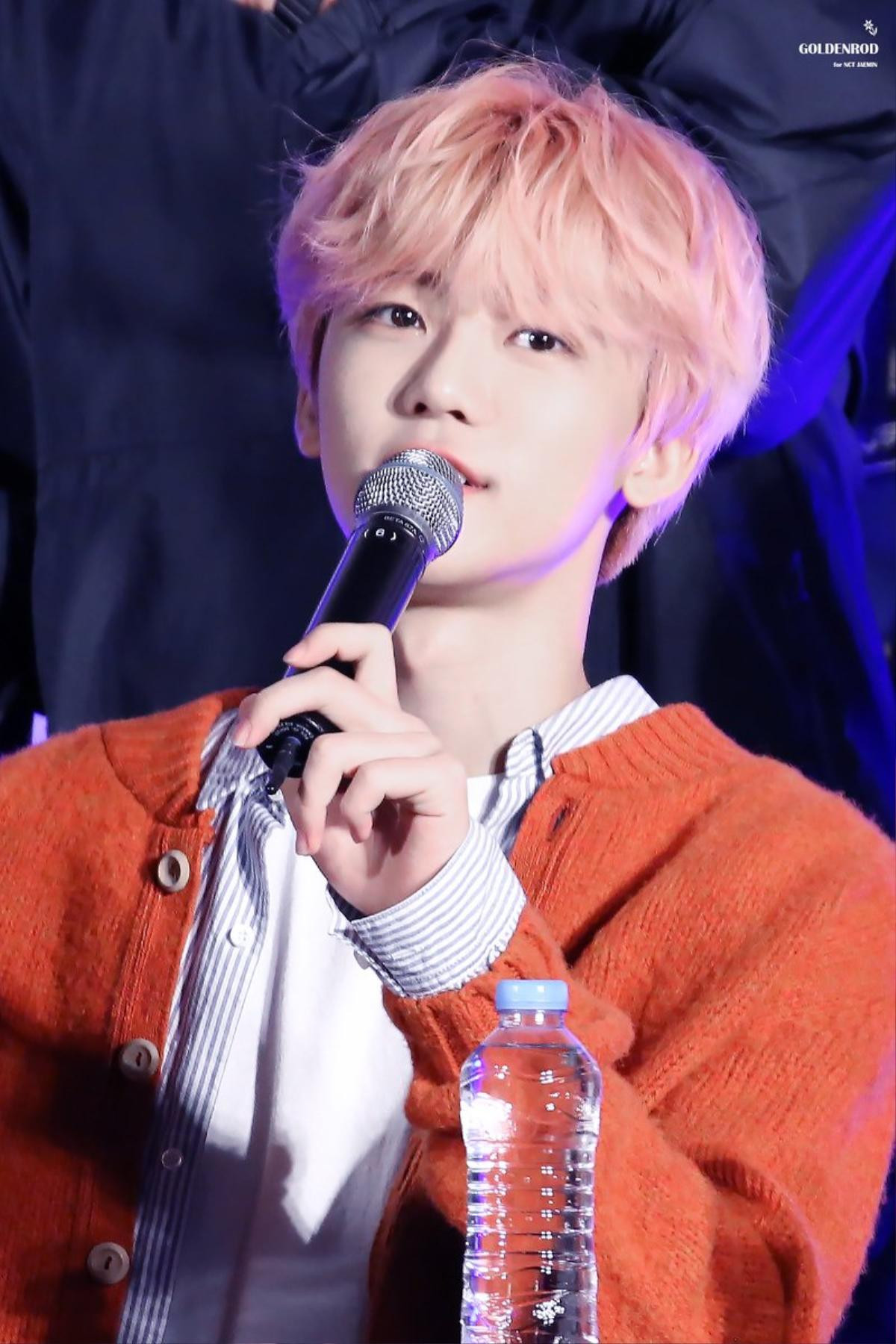 Jaemin (NCT DREAM) đột nhiên nổi rần rần khắp cộng đồng K-fan vì nhuộm tóc hồng Ảnh 19