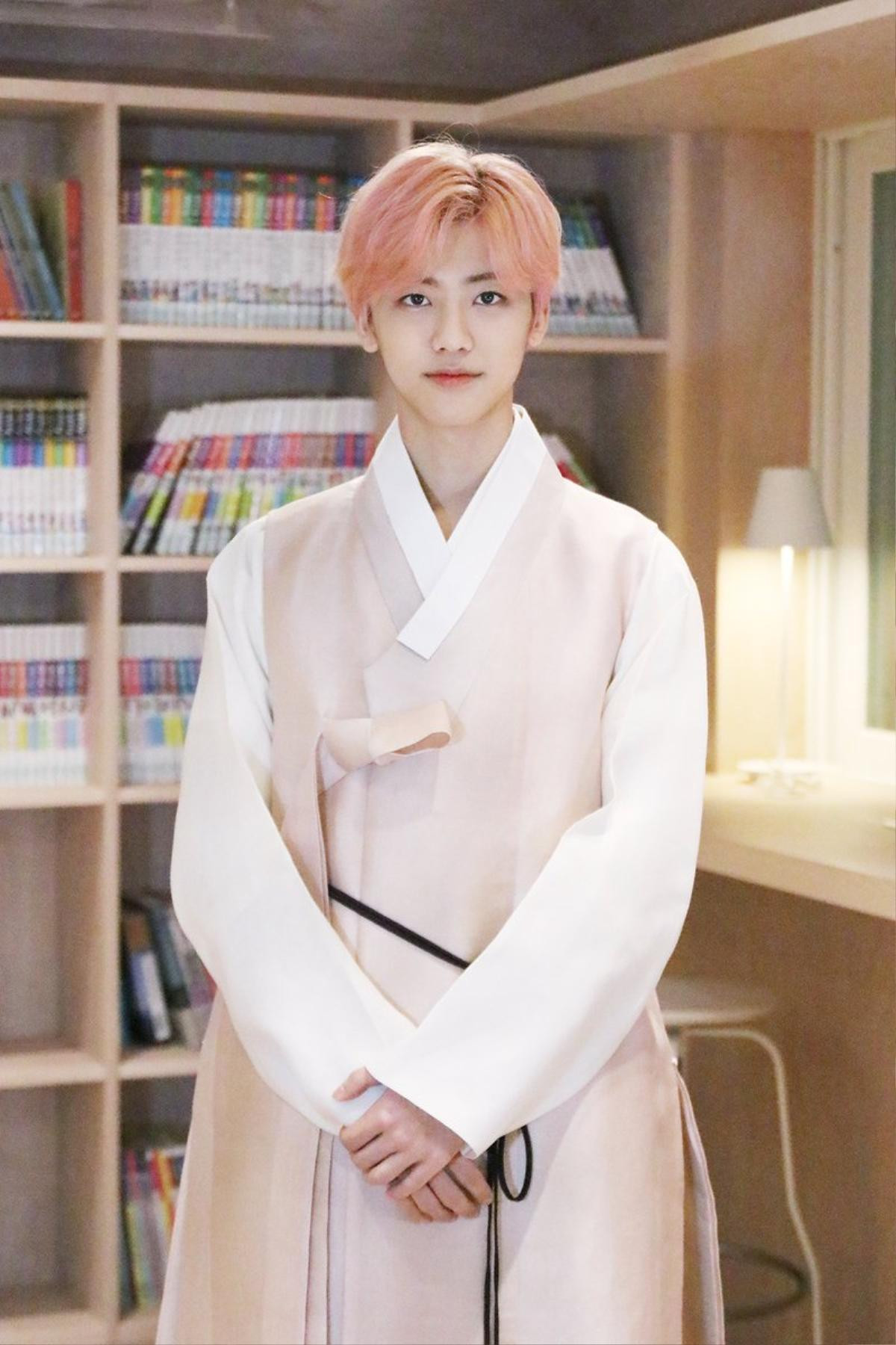 Jaemin (NCT DREAM) đột nhiên nổi rần rần khắp cộng đồng K-fan vì nhuộm tóc hồng Ảnh 12