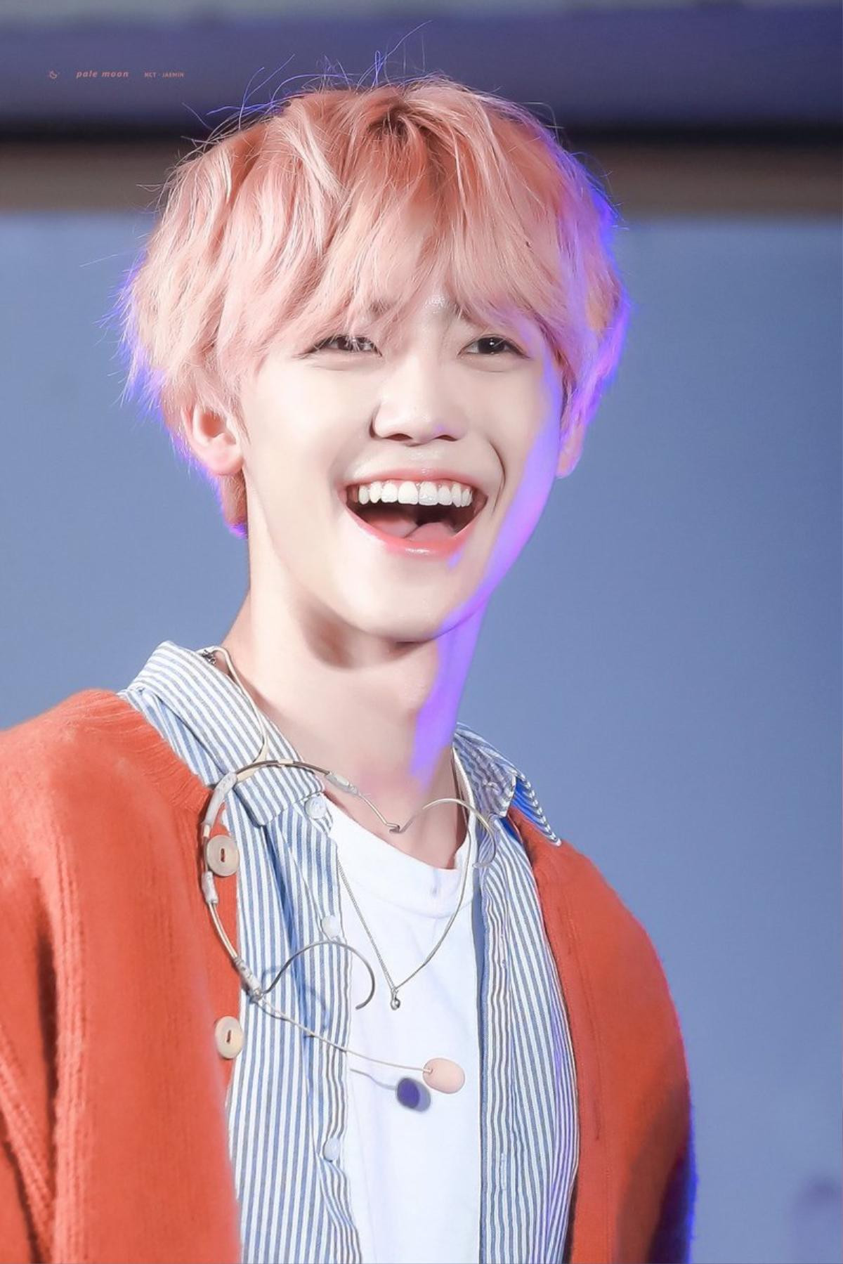 Jaemin (NCT DREAM) đột nhiên nổi rần rần khắp cộng đồng K-fan vì nhuộm tóc hồng Ảnh 18