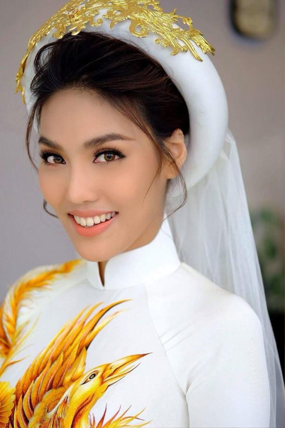 Lan Khuê và 4 lần mặc áo dài từ Siêu mẫu Việt Nam đến Miss World: Đẹp nhất vẫn là ngày làm cô dâu! Ảnh 1