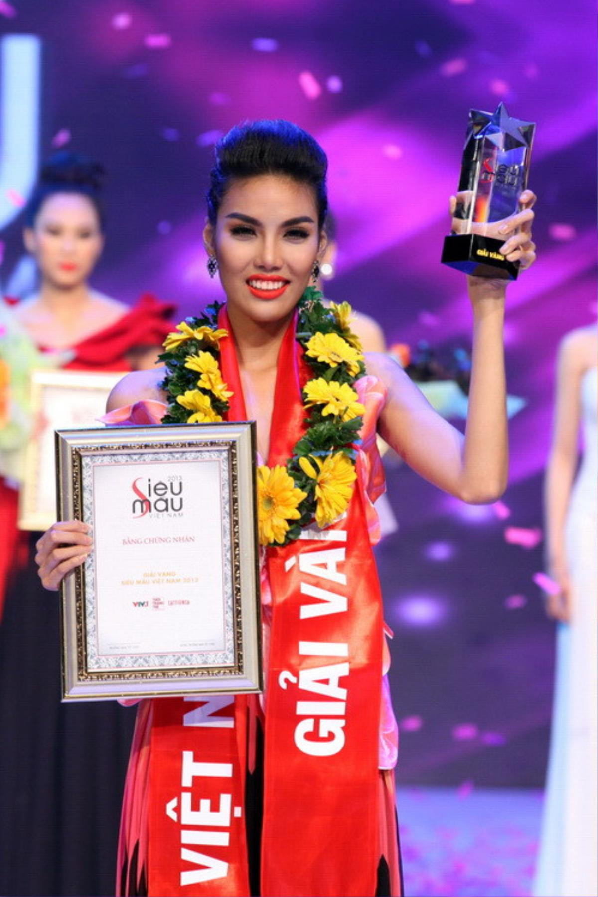 Lan Khuê và 4 lần mặc áo dài từ Siêu mẫu Việt Nam đến Miss World: Đẹp nhất vẫn là ngày làm cô dâu! Ảnh 5