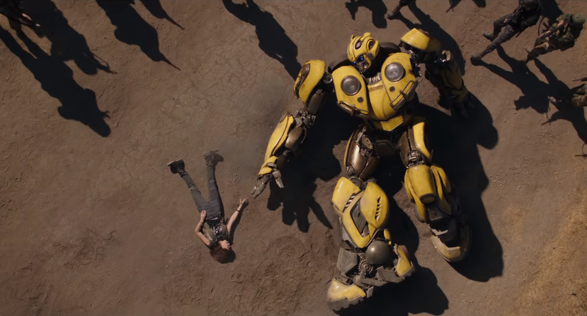 Trailer chính thức của 'Bumblebee': Bé Bee bị truy nã, John Cena vật Hailee Steinfeld xuống đất Ảnh 12