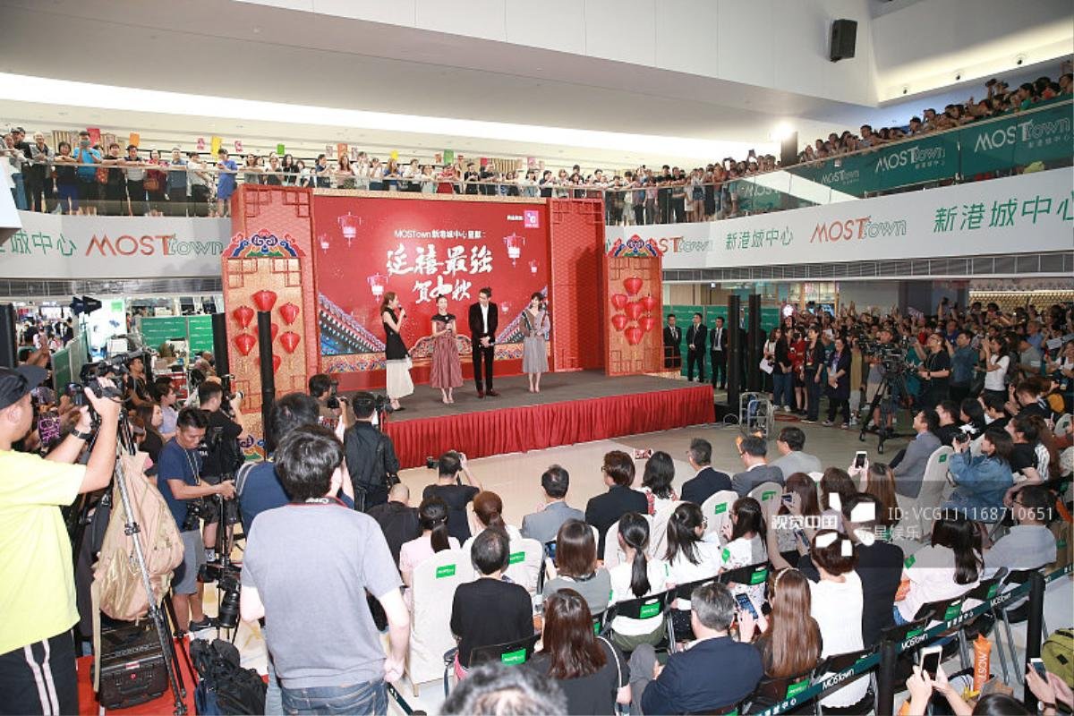 'Phó Hằng' Hứa Khải thân mật, thì thầm với Ngô Cẩn Ngôn tại sự kiện Trung thu ở Hong Kong Ảnh 23