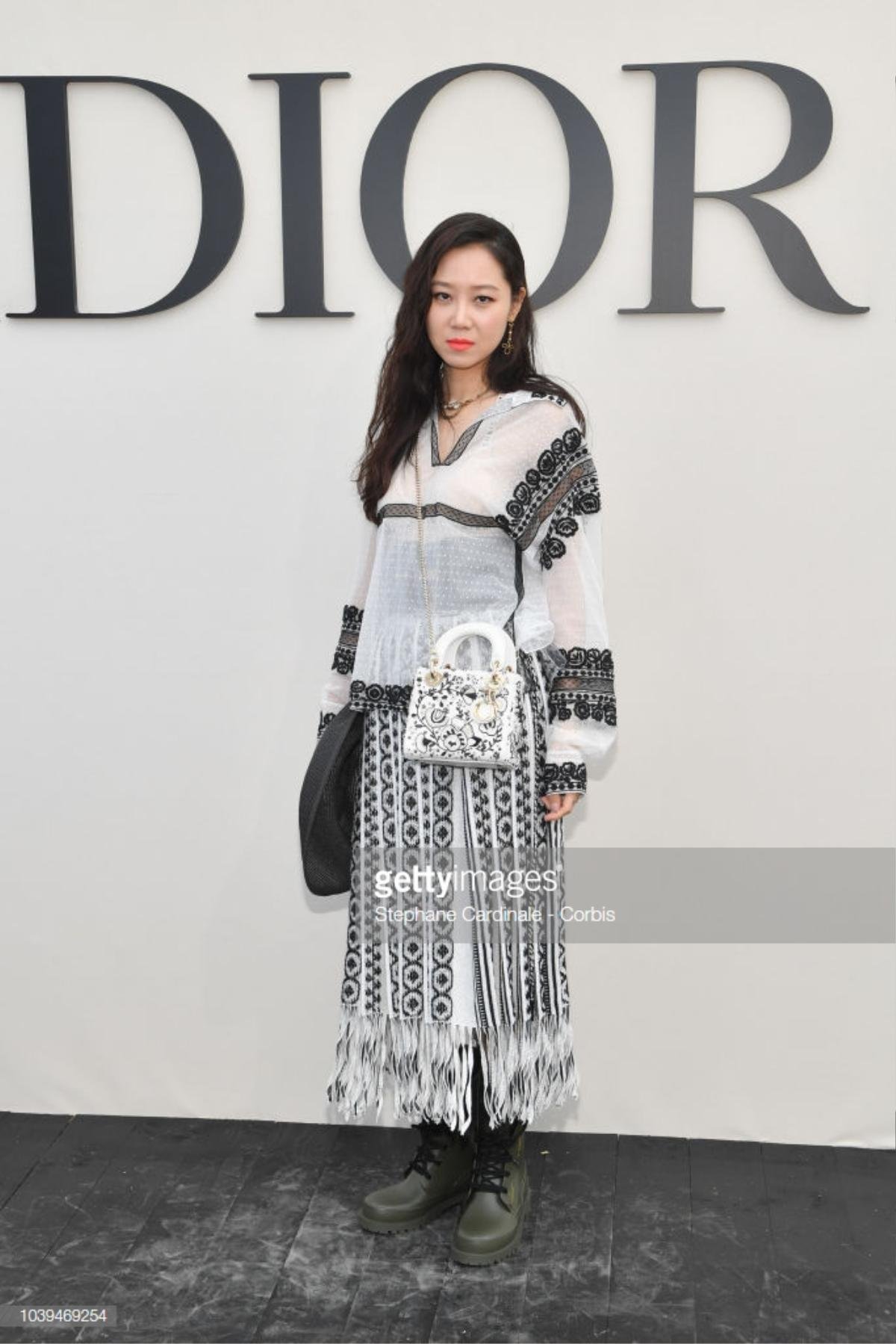 Paris Fashion Week 2018: 'Chị đại' Gong Hyo Jin, Angela Baby tỏa sáng cùng vợ 'tài tử' Ryan Reynolds Ảnh 12