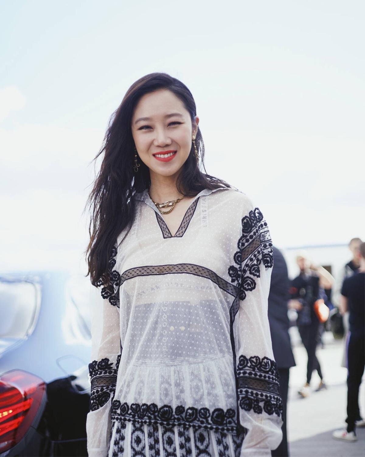 Paris Fashion Week 2018: 'Chị đại' Gong Hyo Jin, Angela Baby tỏa sáng cùng vợ 'tài tử' Ryan Reynolds Ảnh 3