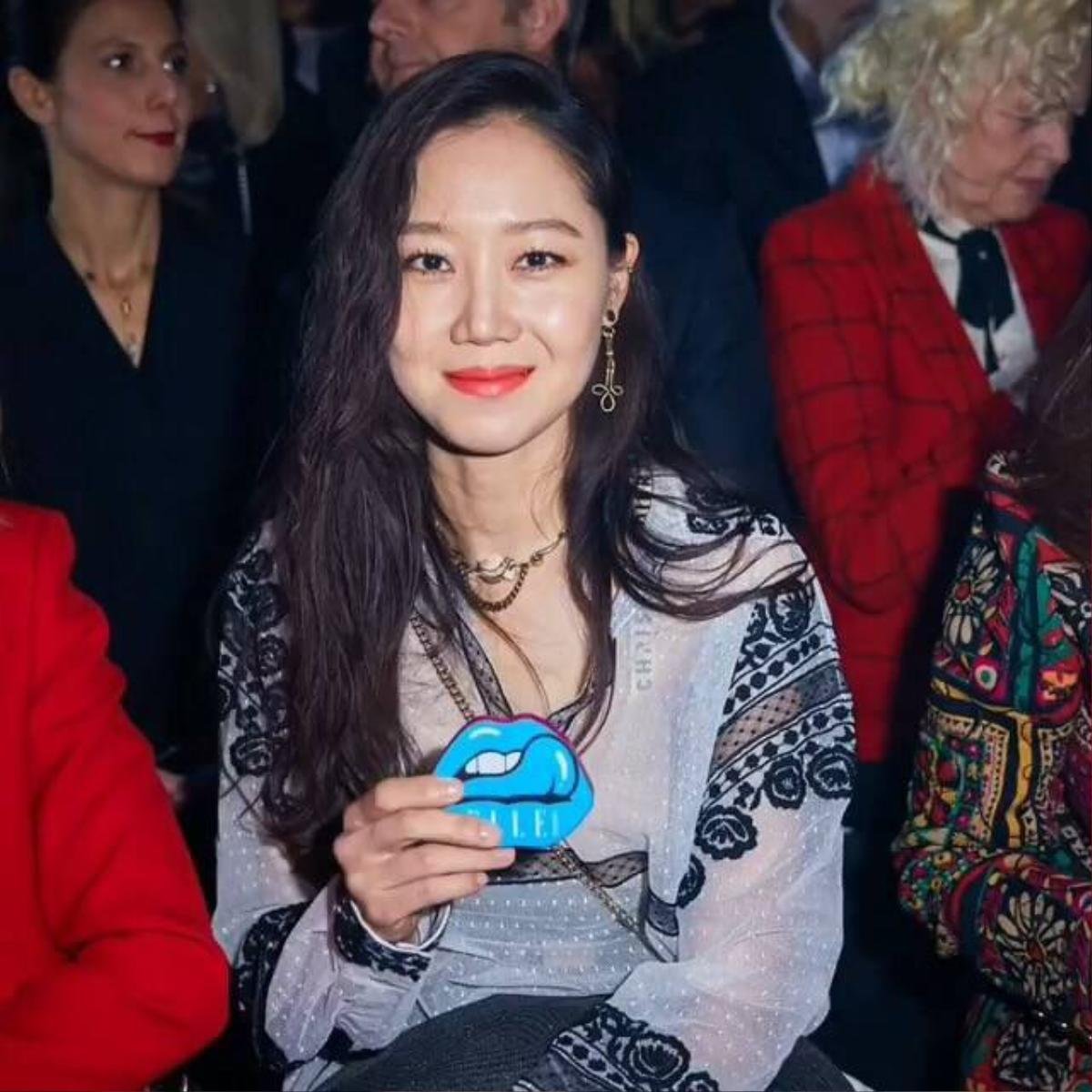 Paris Fashion Week 2018: 'Chị đại' Gong Hyo Jin, Angela Baby tỏa sáng cùng vợ 'tài tử' Ryan Reynolds Ảnh 6