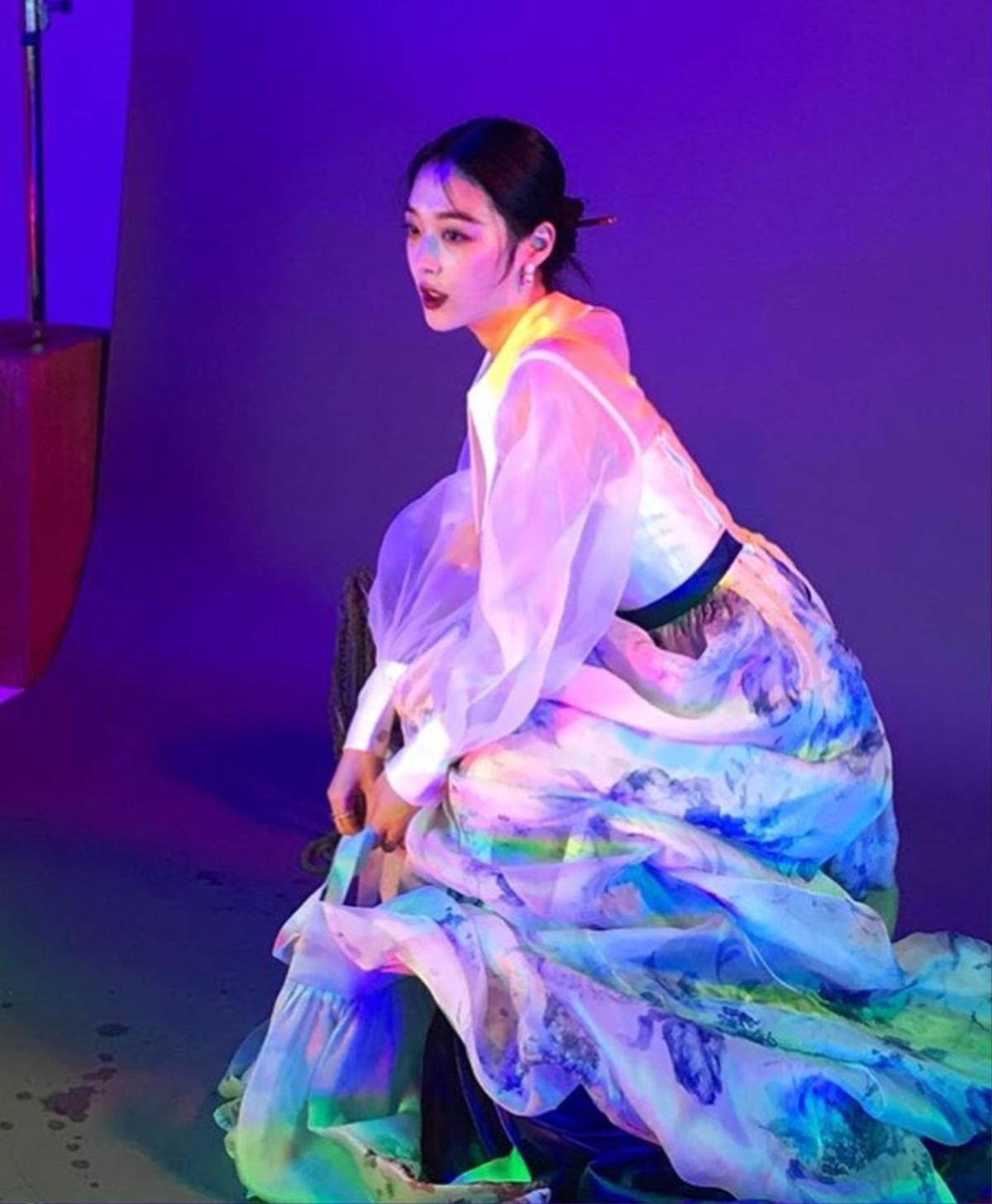 Khoe ảnh mặc Hanbok ngày Tết Trung thu nhưng Sulli bị cư dân mạng chỉ trích vì điều này Ảnh 12