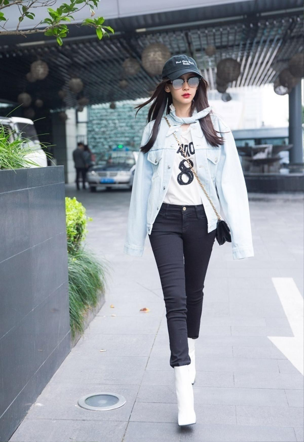 Sang chảnh trên thảm đỏ nhưng streetstyle của Angelababy lại đối lập hoàn toàn như thế này Ảnh 5