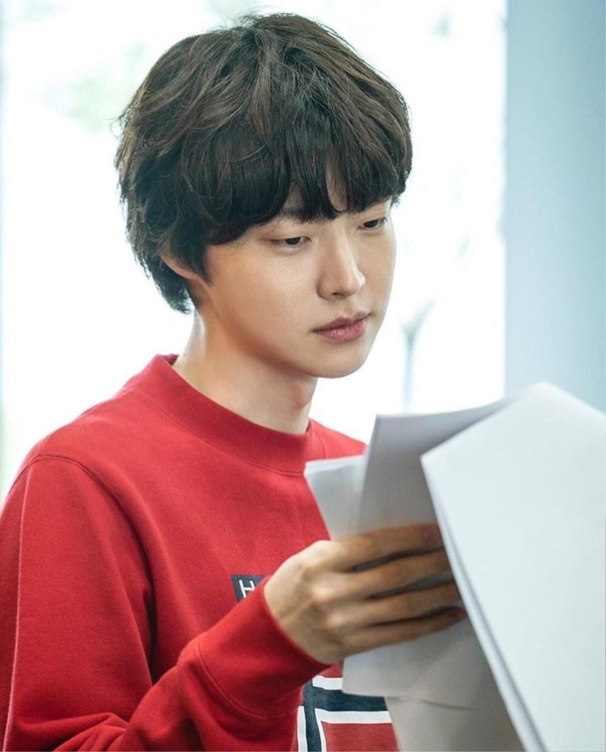 Ảnh hậu trường đáng yêu của Lee Min Ki, Seo Hyun Jin, Ahn Jae Hyun và Lee Da Hee trong 'The Beauty Inside' Ảnh 13