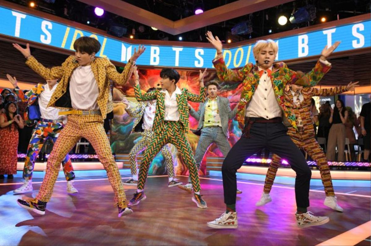 Sân khấu BTS tại 'Good Morning America' nhận 'mưa lời khen', tuy nhiên có một điều fan vẫn tiếc nuối… Ảnh 9