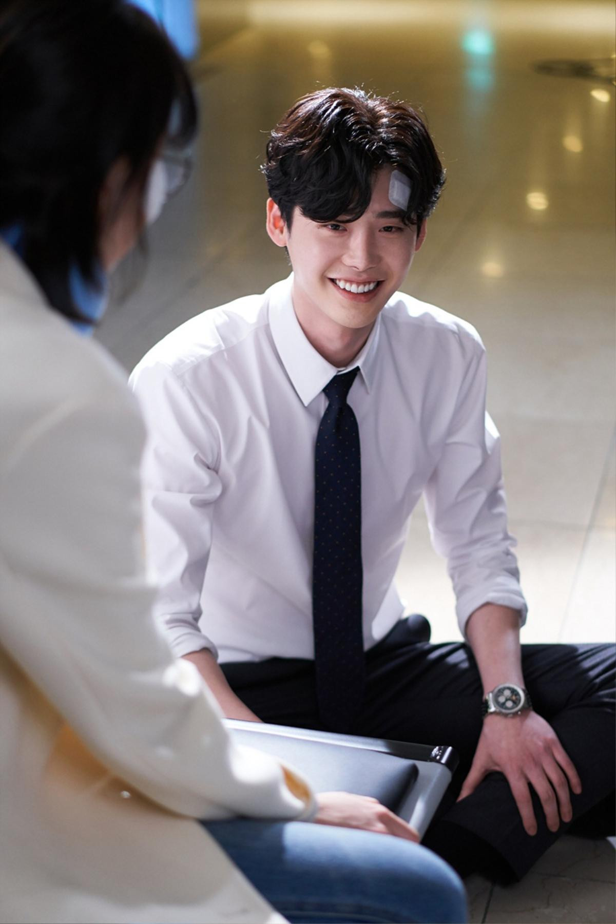 Lee Jong Suk nhận vai hài - lãng mạn đầu tiên sau 8 năm đóng phim, Lee Na Young vẫn chưa đồng ý Ảnh 1