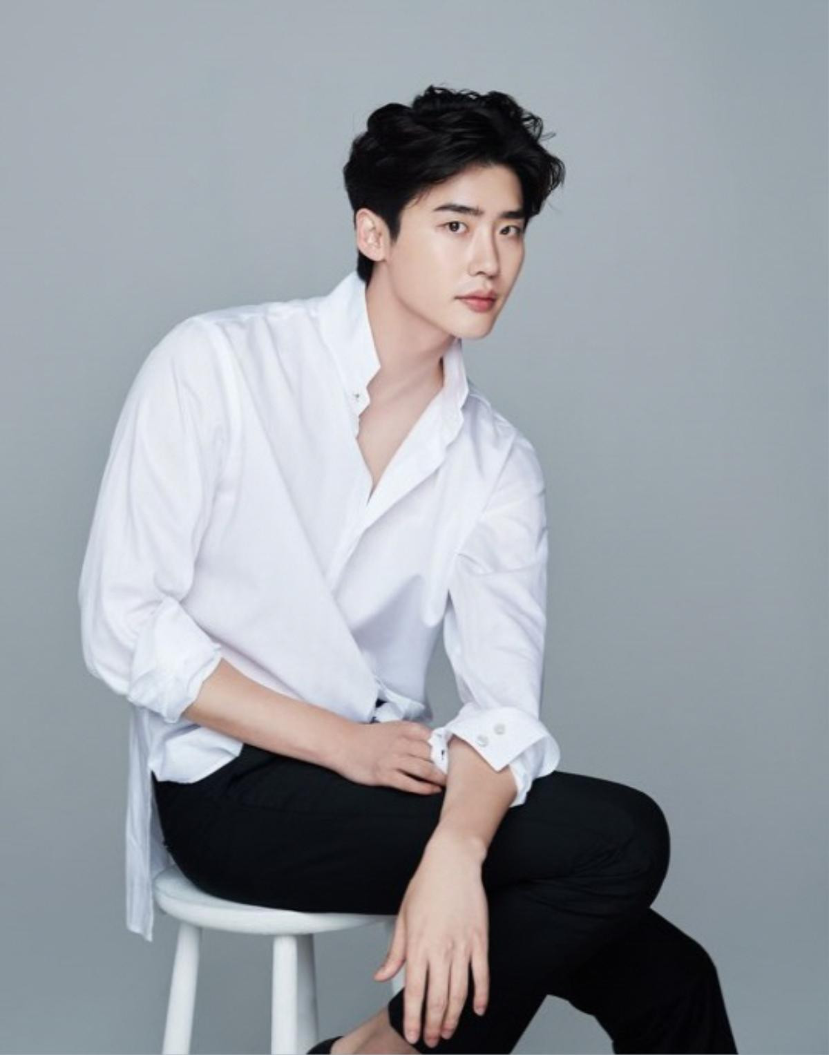 Lee Jong Suk nhận vai hài - lãng mạn đầu tiên sau 8 năm đóng phim, Lee Na Young vẫn chưa đồng ý Ảnh 2