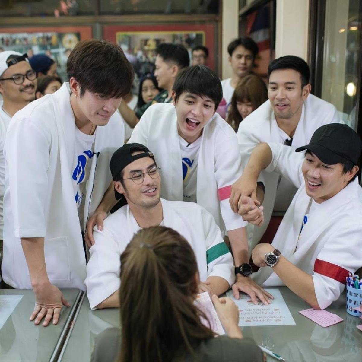 'Khondeeteenhai': Câu chuyện về 5 chàng trai tốt bụng James Jirayu, Boy Pakorn, Alek Teeradetch, Great và Peck Prem Ảnh 4