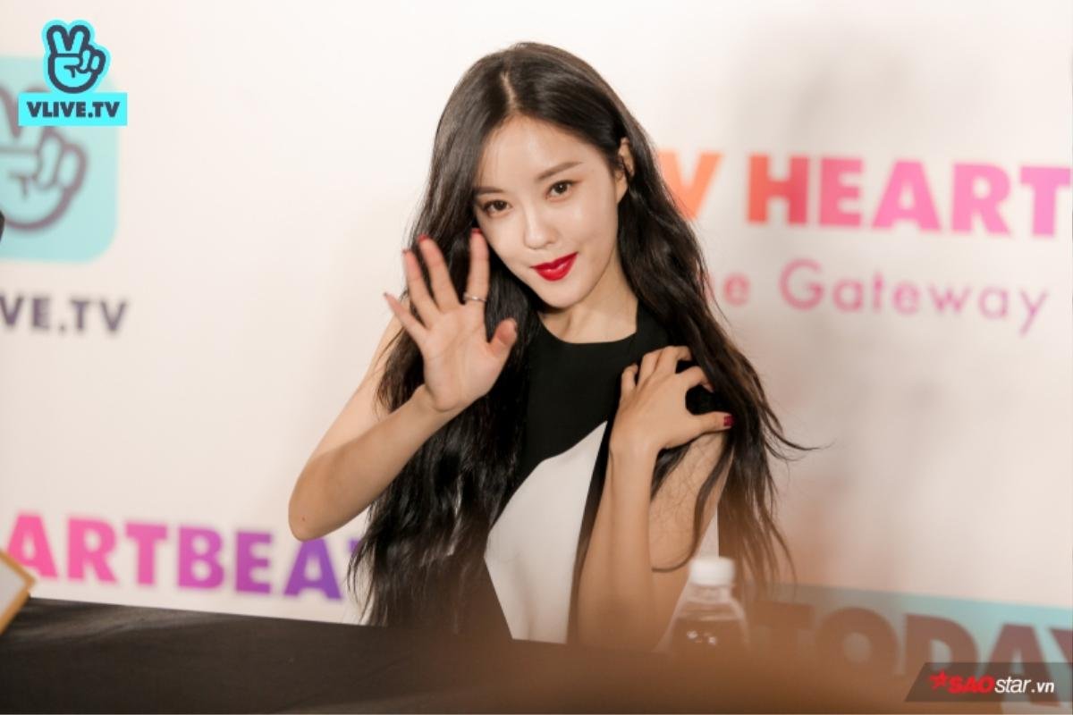 Fansign khó quên của Hyomin: Vừa 'khóc thét' vì Valak đã hạnh phúc 'không nói nên lời' với hàng trăm quả bóng bay từ Queen's Việt Ảnh 7