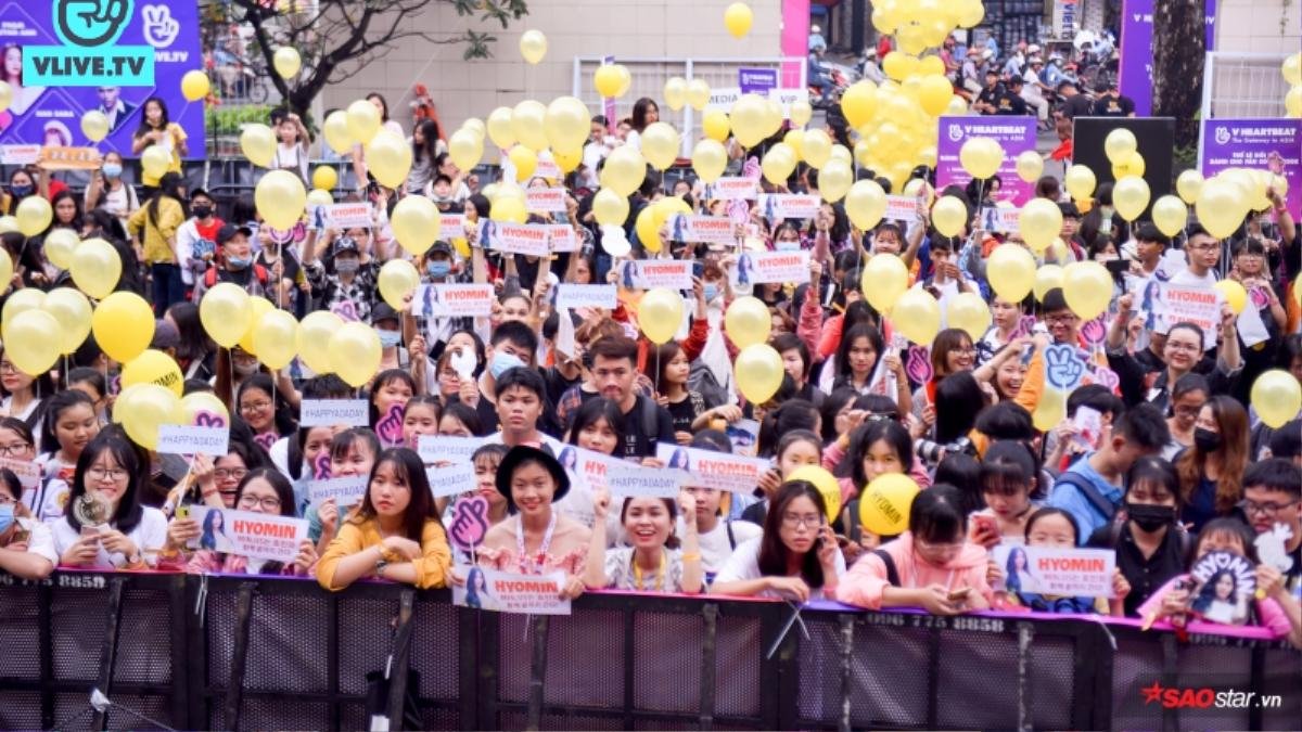 Fansign khó quên của Hyomin: Vừa 'khóc thét' vì Valak đã hạnh phúc 'không nói nên lời' với hàng trăm quả bóng bay từ Queen's Việt Ảnh 13